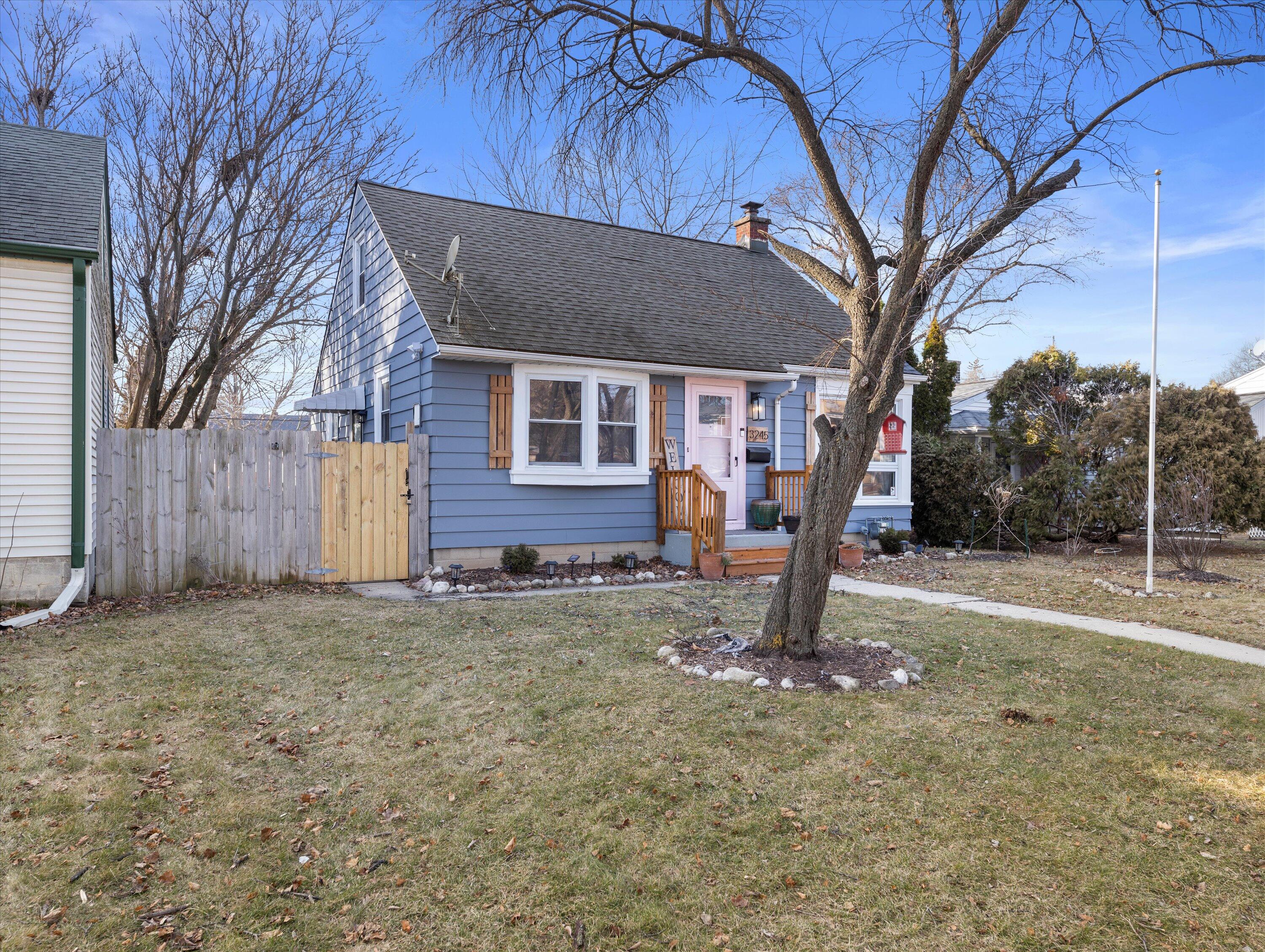 3245 N 78th St