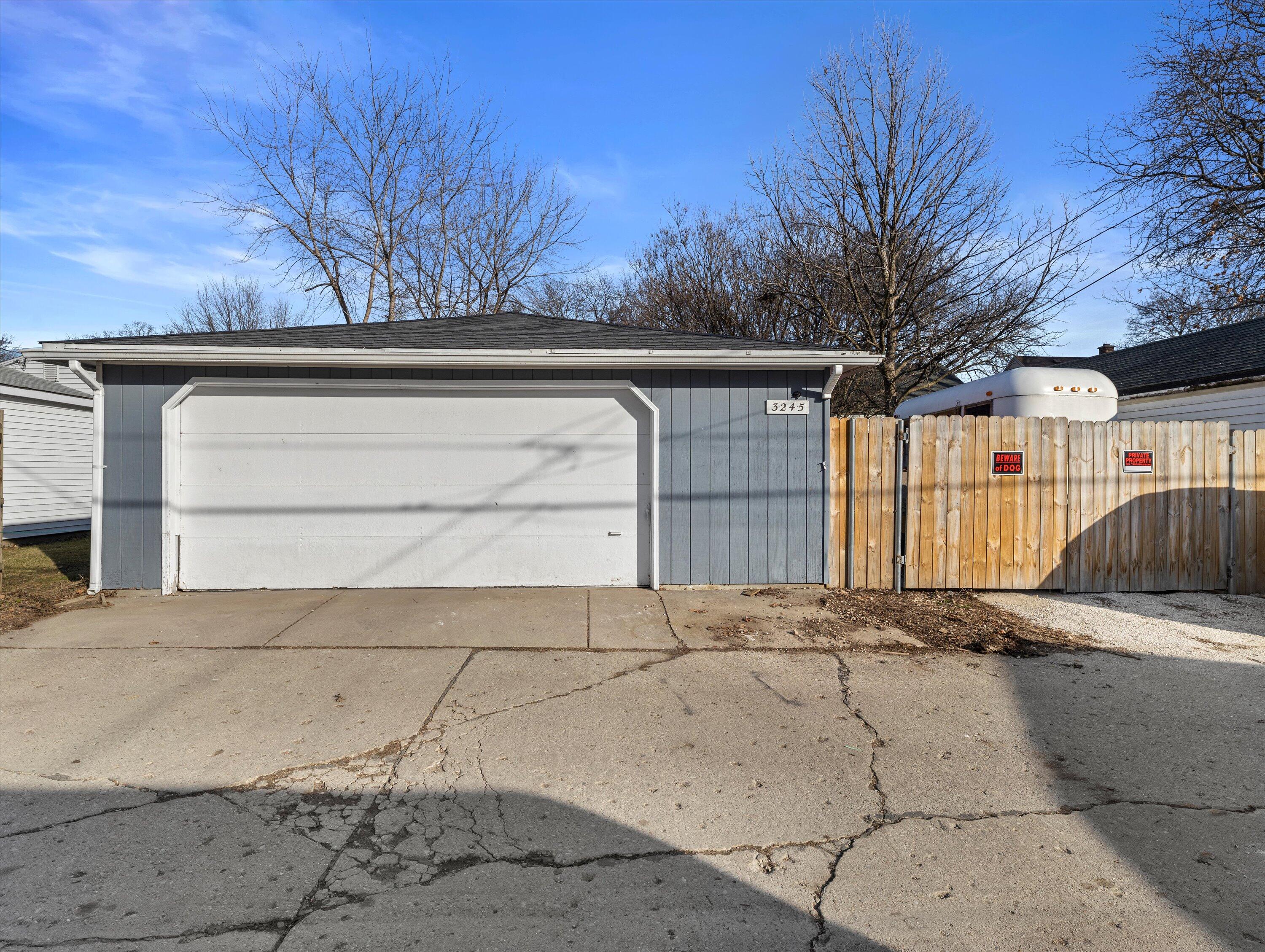 3245 N 78th St