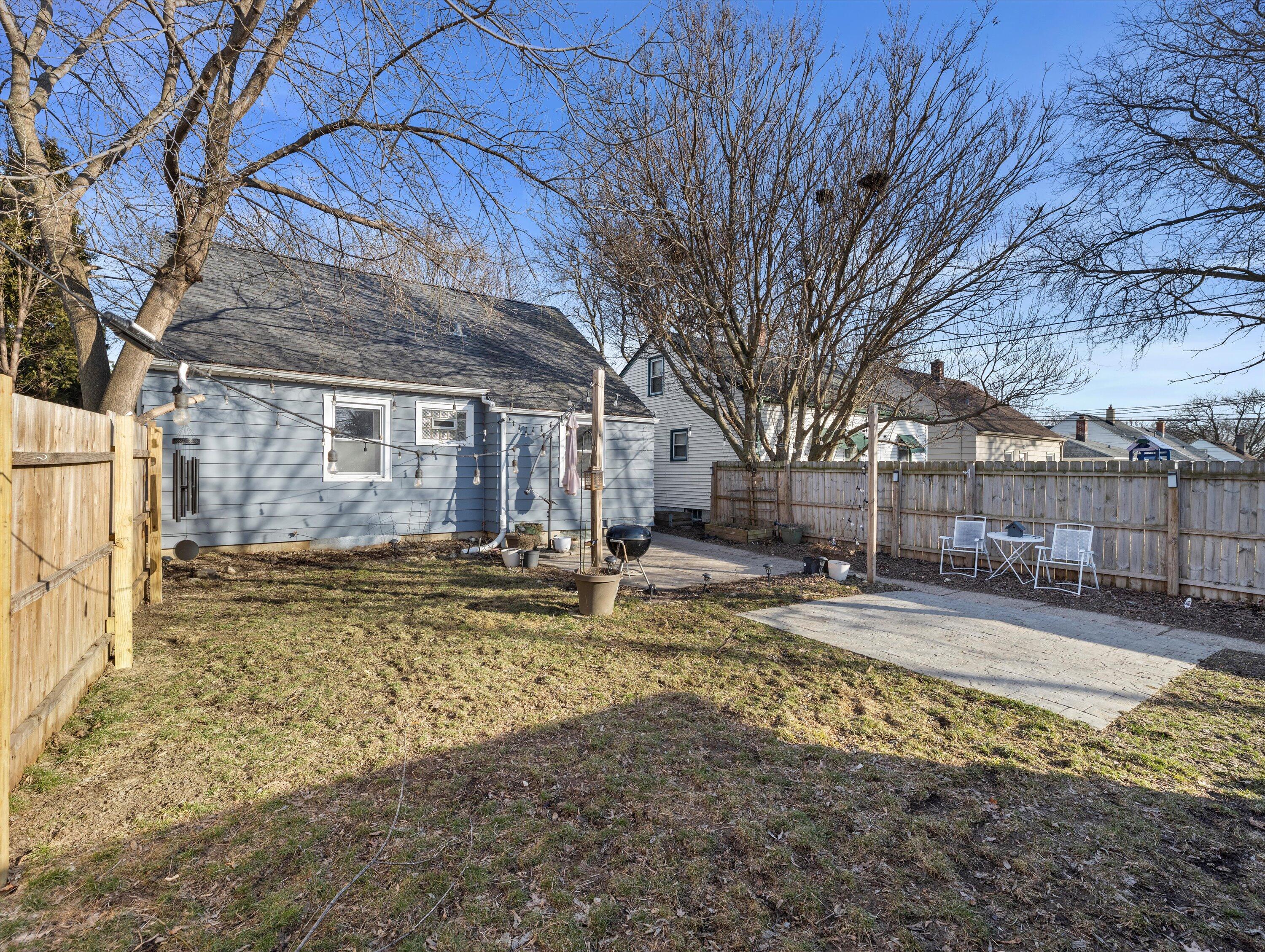 3245 N 78th St