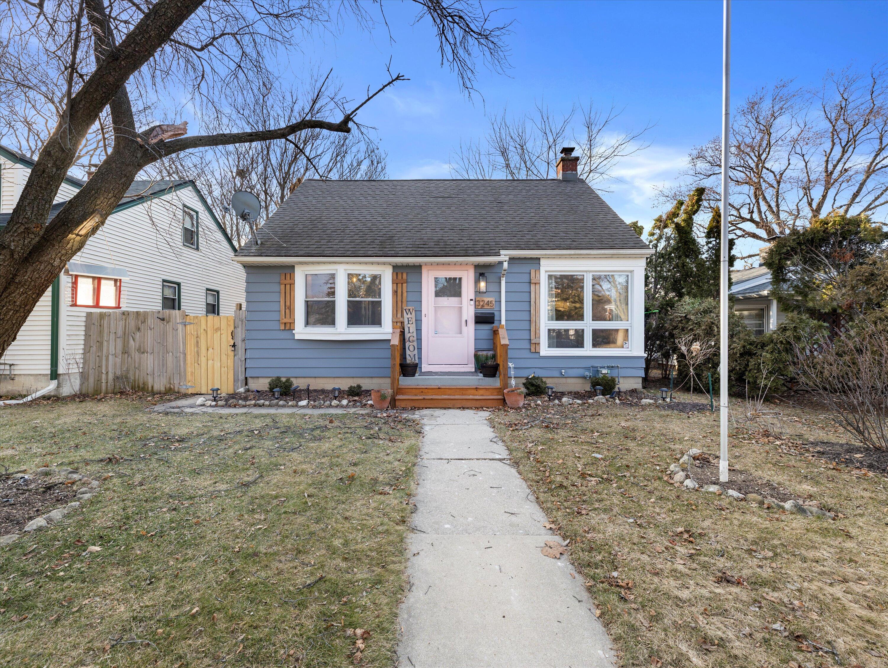 3245 N 78th St