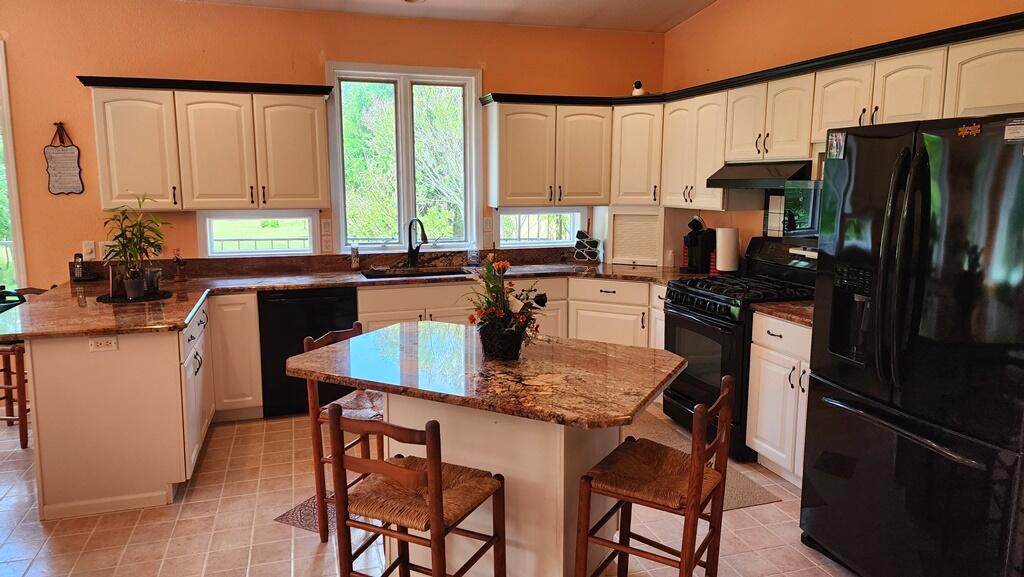 W4545 Center St
