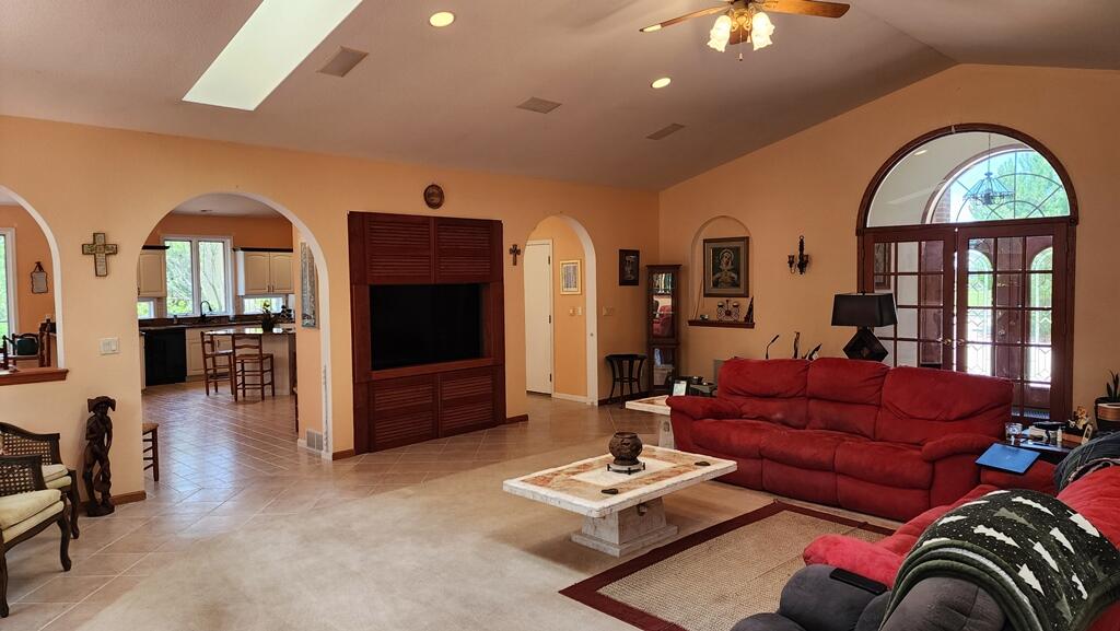 W4545 Center St