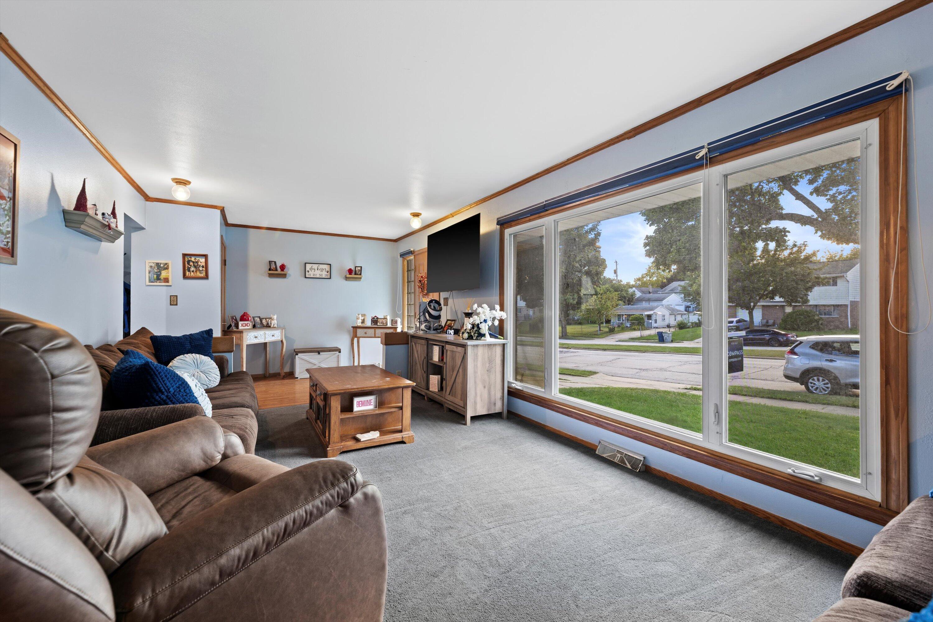 432 S 92nd Sts