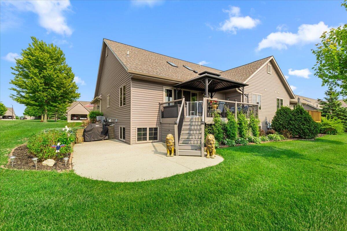 W203N16129 Pin Oak Cir