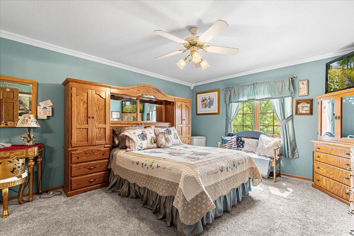 W203N16129 Pin Oak Cir