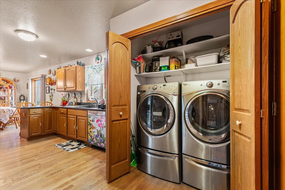 W203N16129 Pin Oak Cir