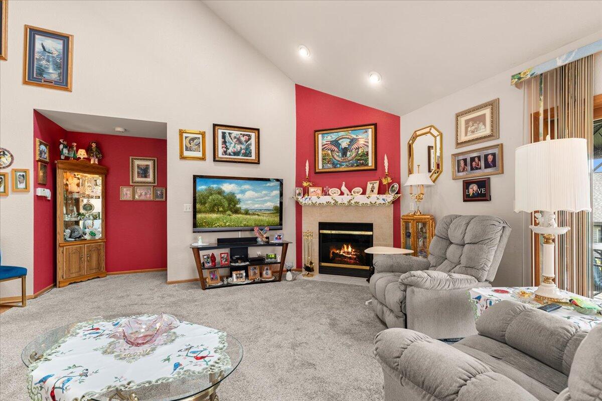 W203N16129 Pin Oak Cir