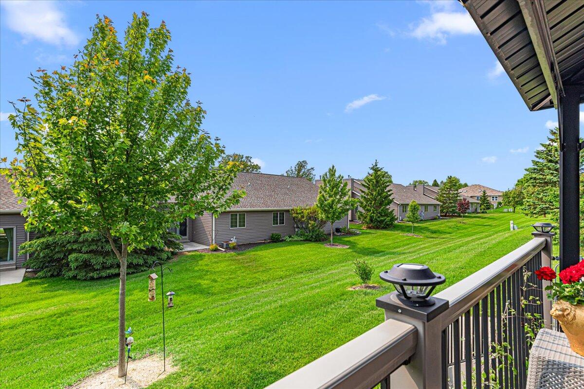 W203N16129 Pin Oak Cir