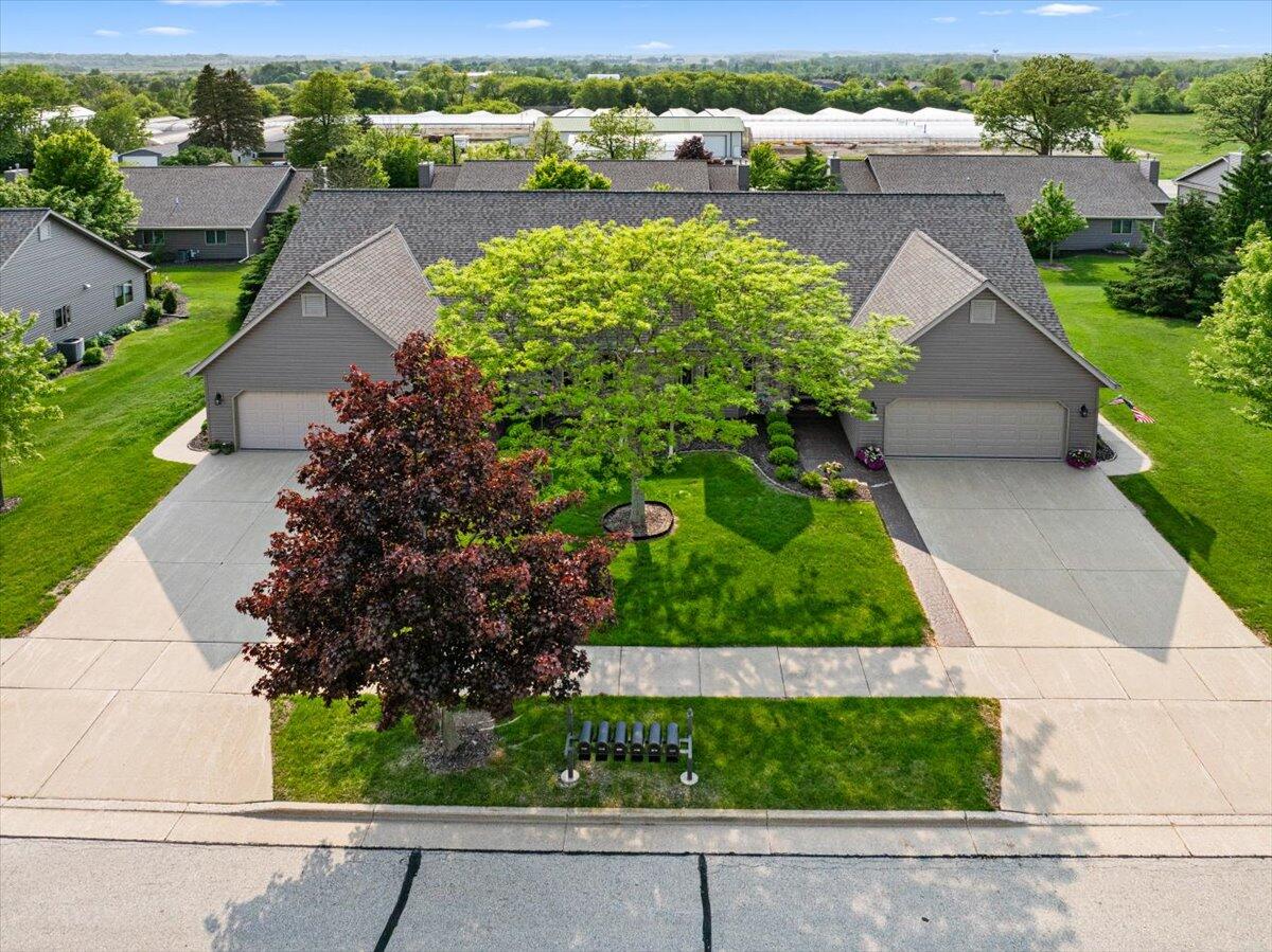 W203N16129 Pin Oak Cir