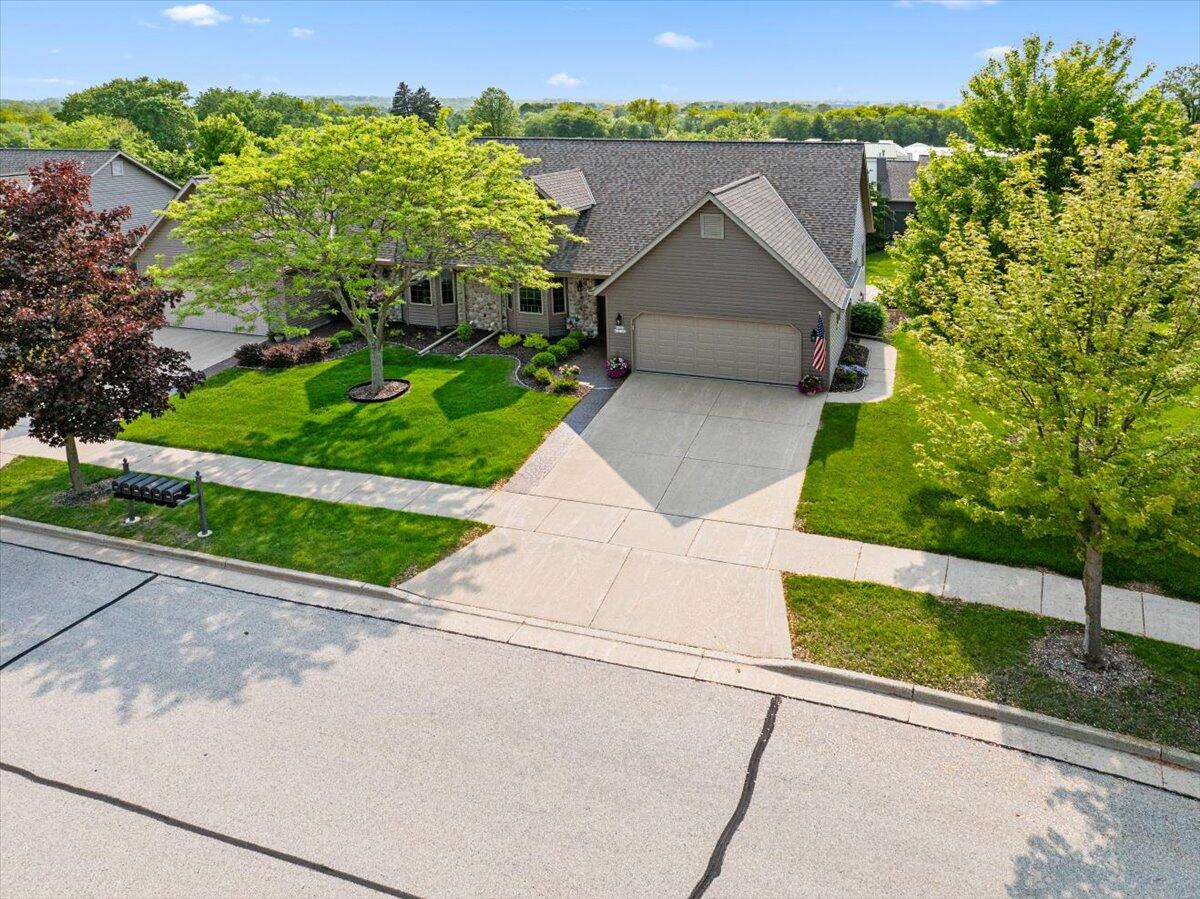 W203N16129 Pin Oak Cir