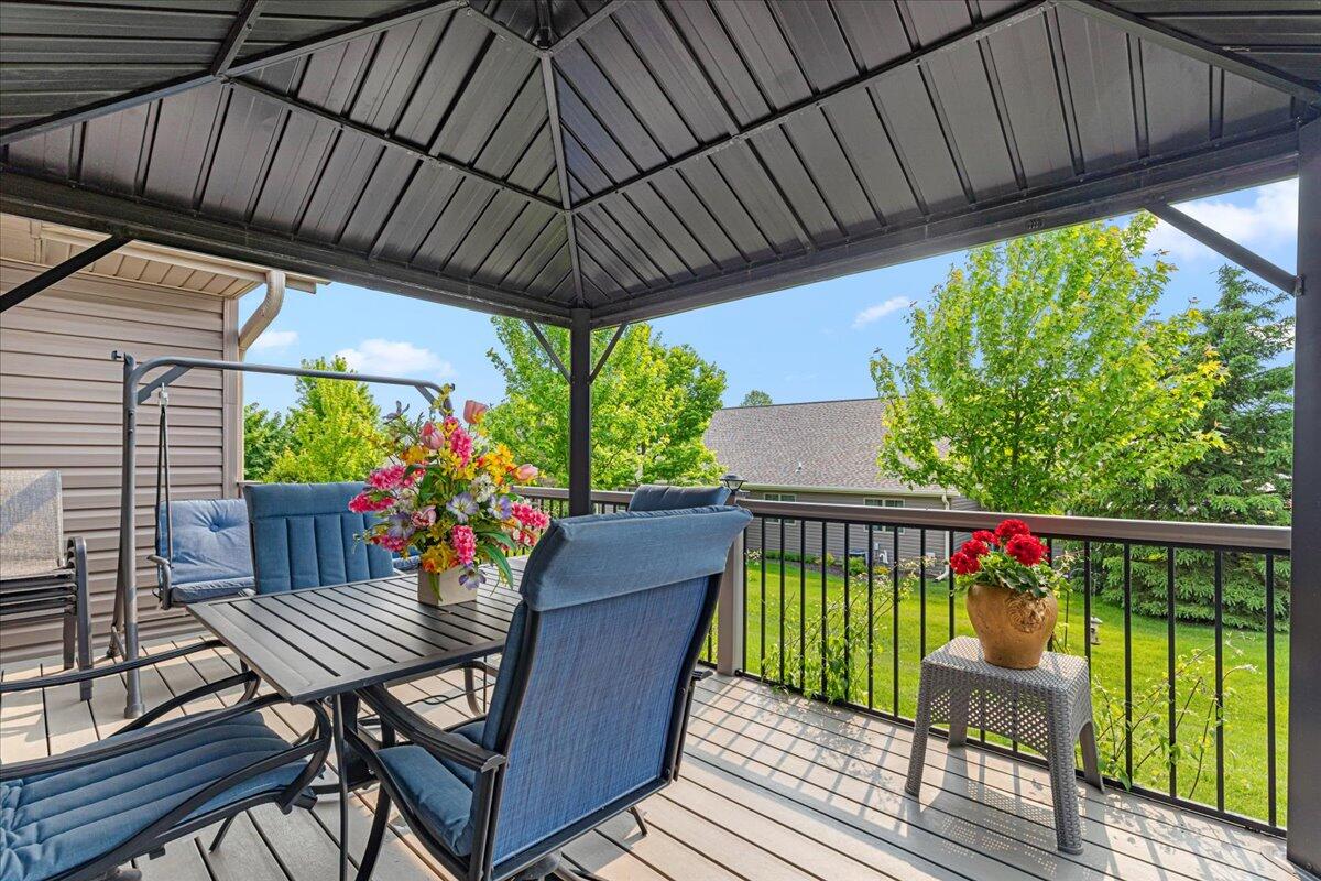 W203N16129 Pin Oak Cir