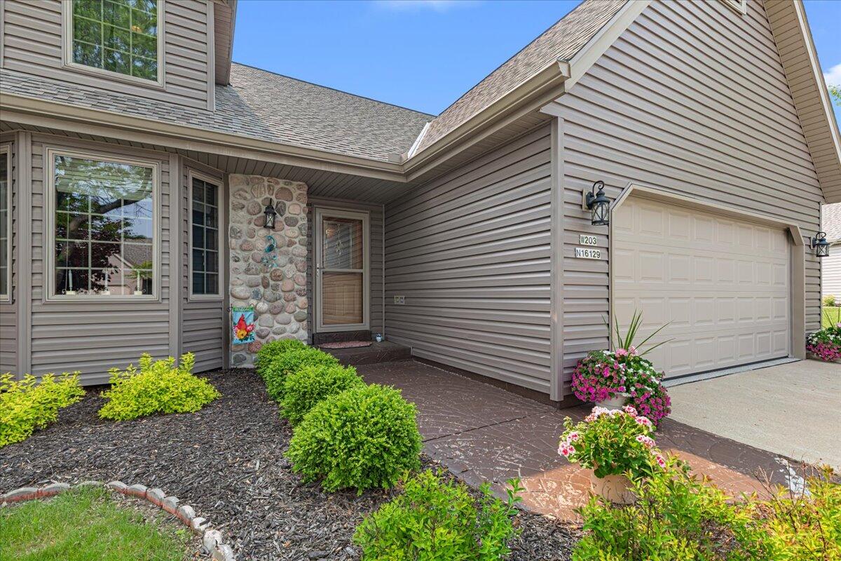 W203N16129 Pin Oak Cir