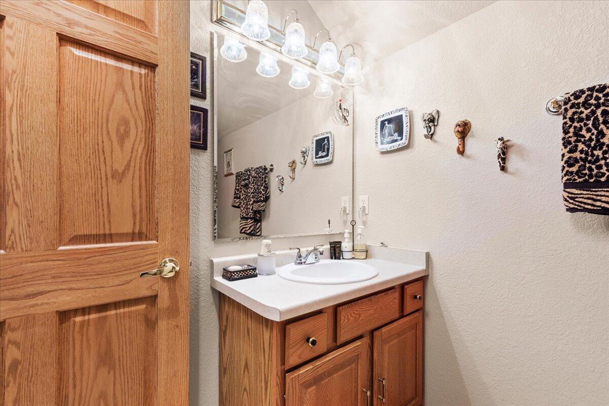 W203N16129 Pin Oak Cir