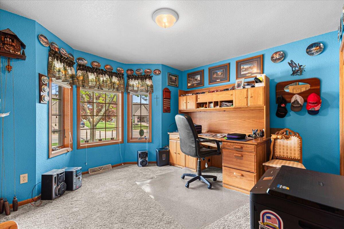 W203N16129 Pin Oak Cir