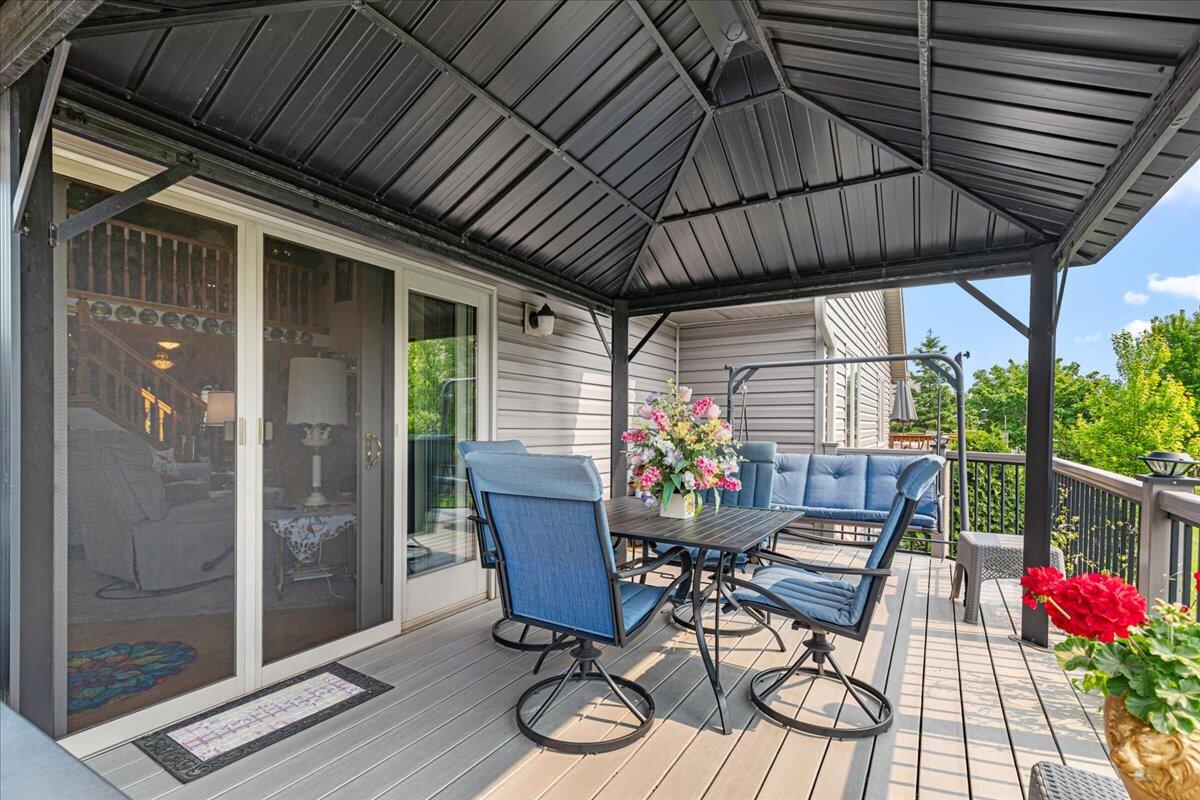 W203N16129 Pin Oak Cir