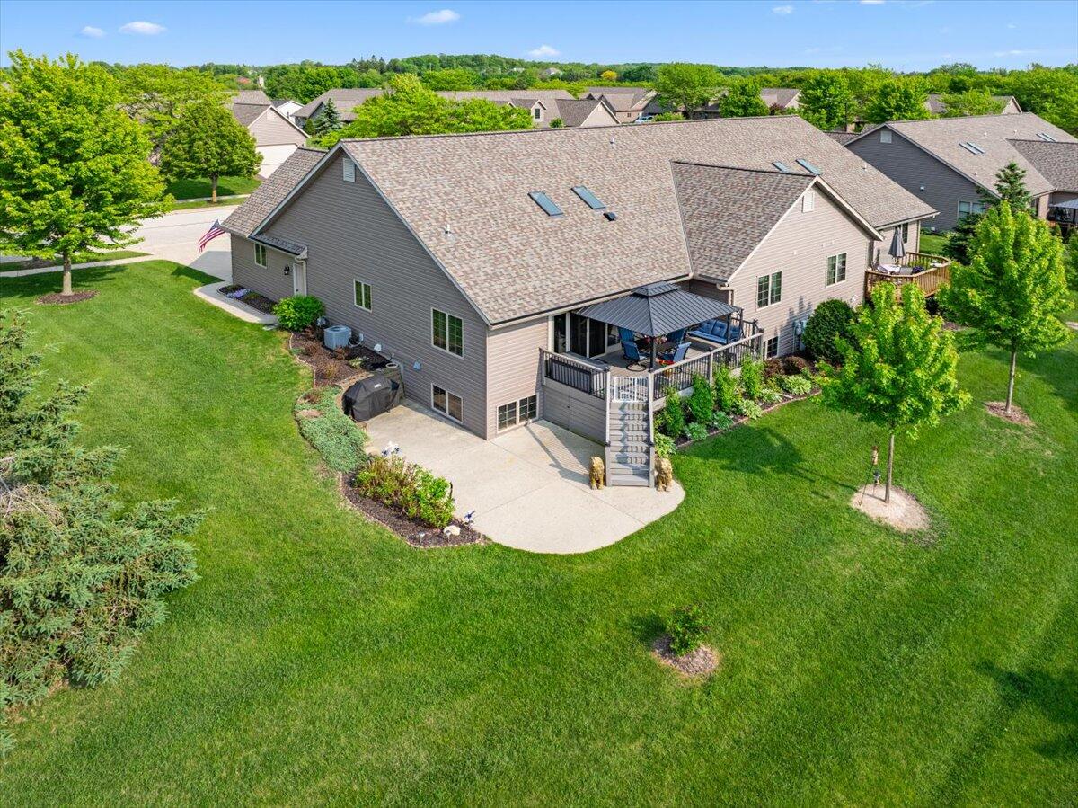 W203N16129 Pin Oak Cir