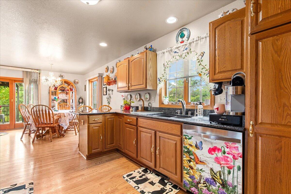 W203N16129 Pin Oak Cir