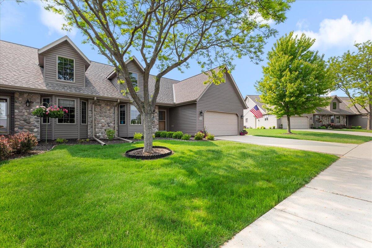 W203N16129 Pin Oak Cir