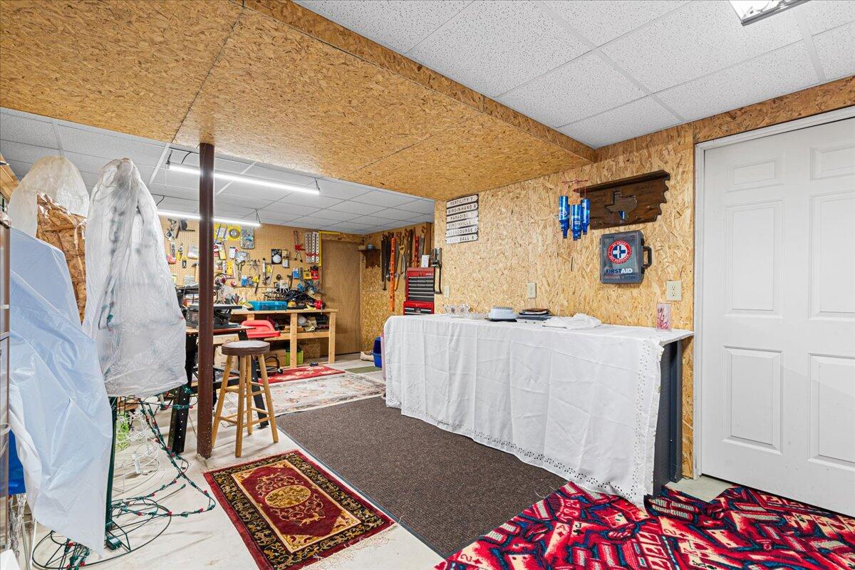 W203N16129 Pin Oak Cir