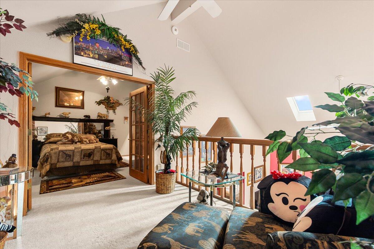 W203N16129 Pin Oak Cir