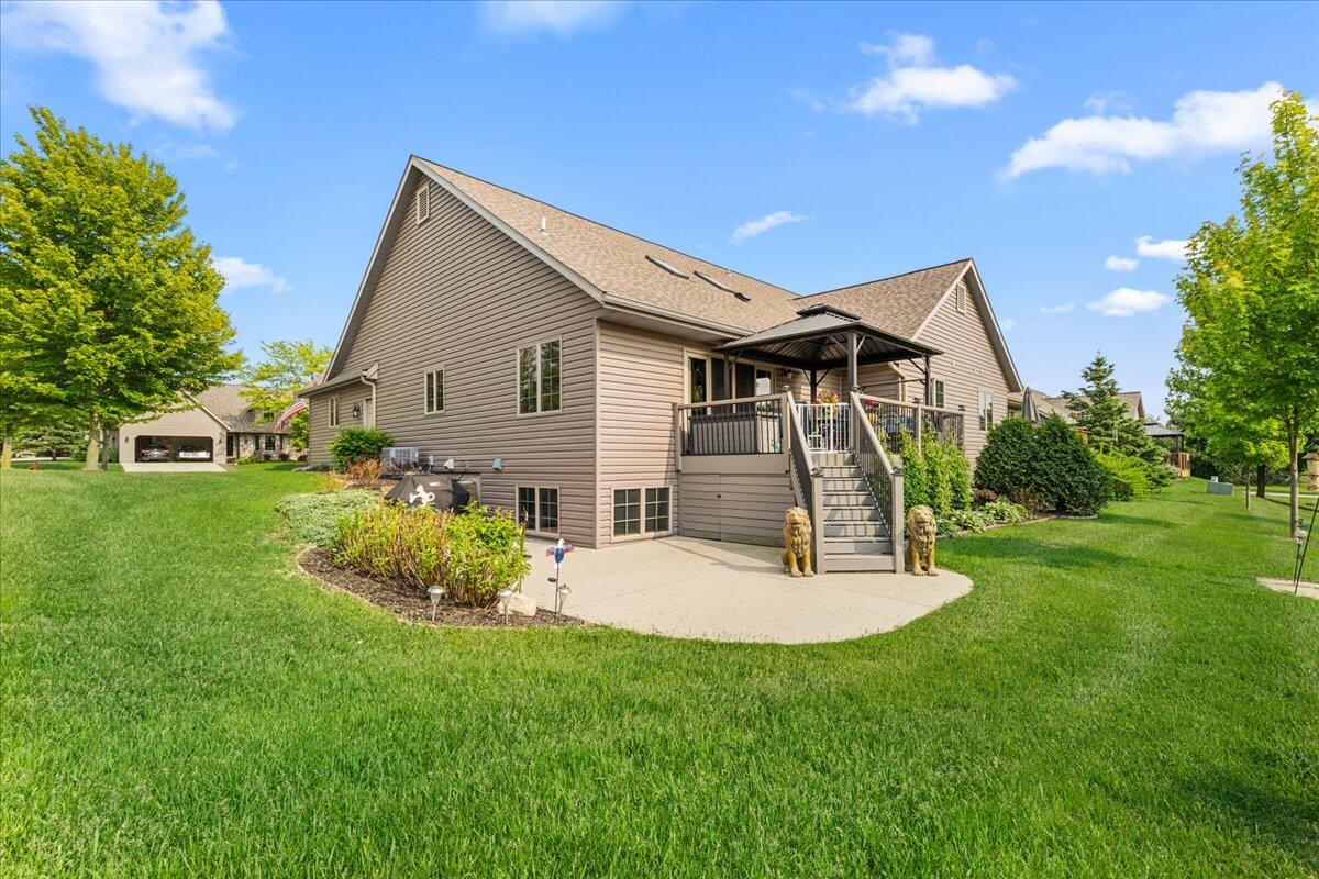 W203N16129 Pin Oak Cir