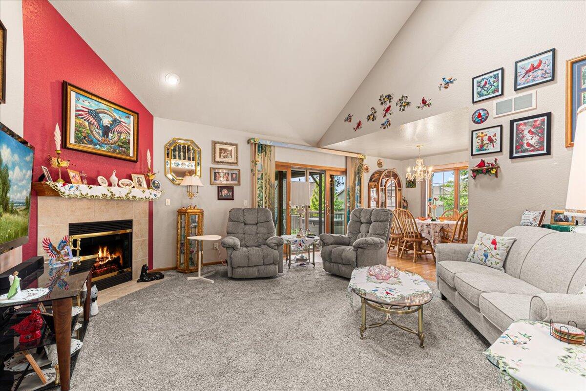 W203N16129 Pin Oak Cir