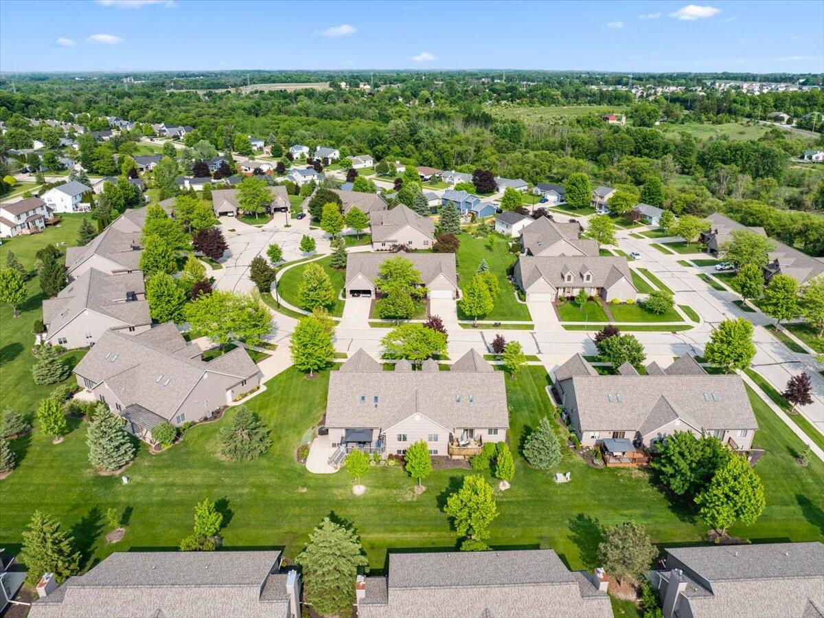 W203N16129 Pin Oak Cir