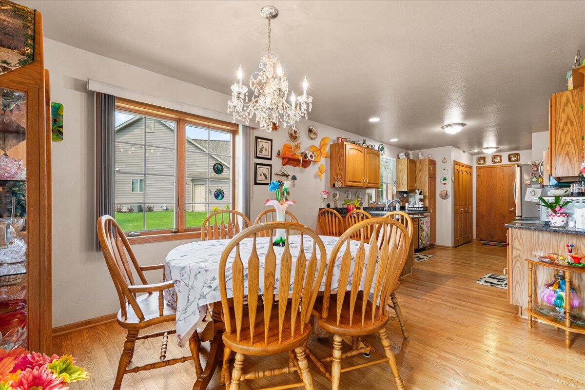 W203N16129 Pin Oak Cir