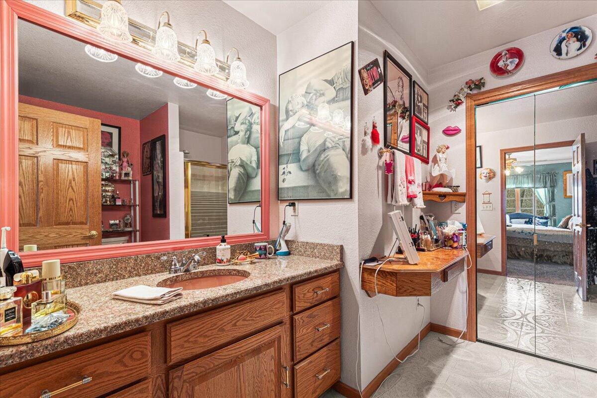W203N16129 Pin Oak Cir