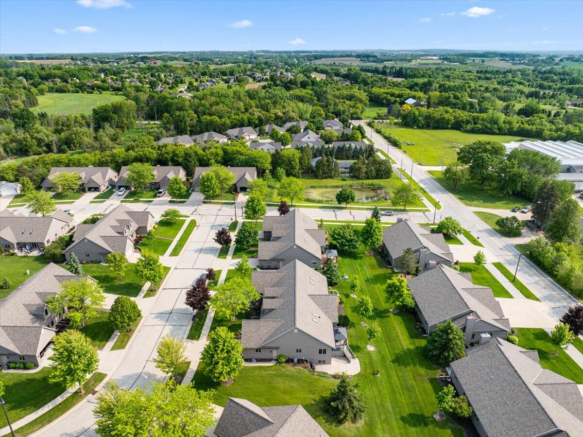 W203N16129 Pin Oak Cir
