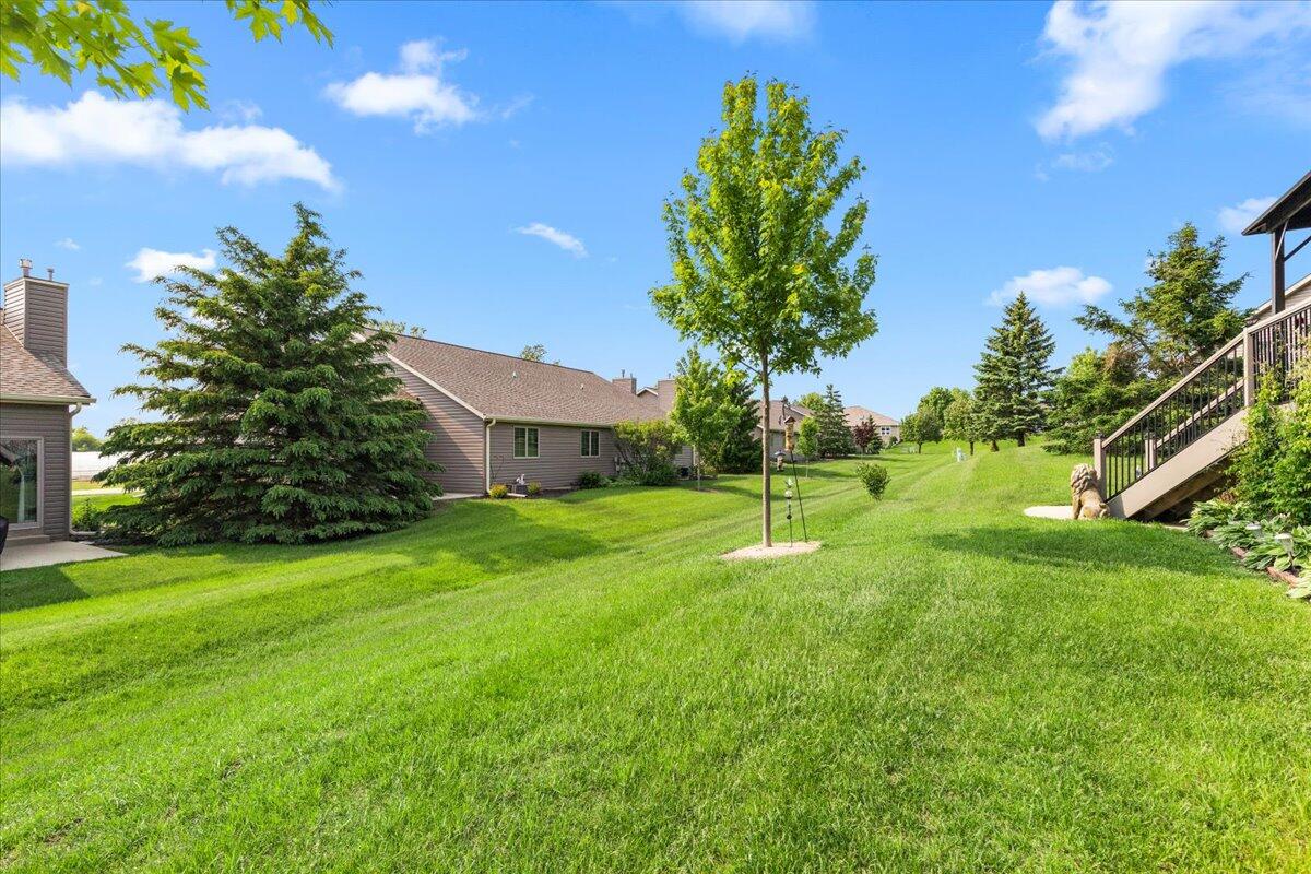 W203N16129 Pin Oak Cir
