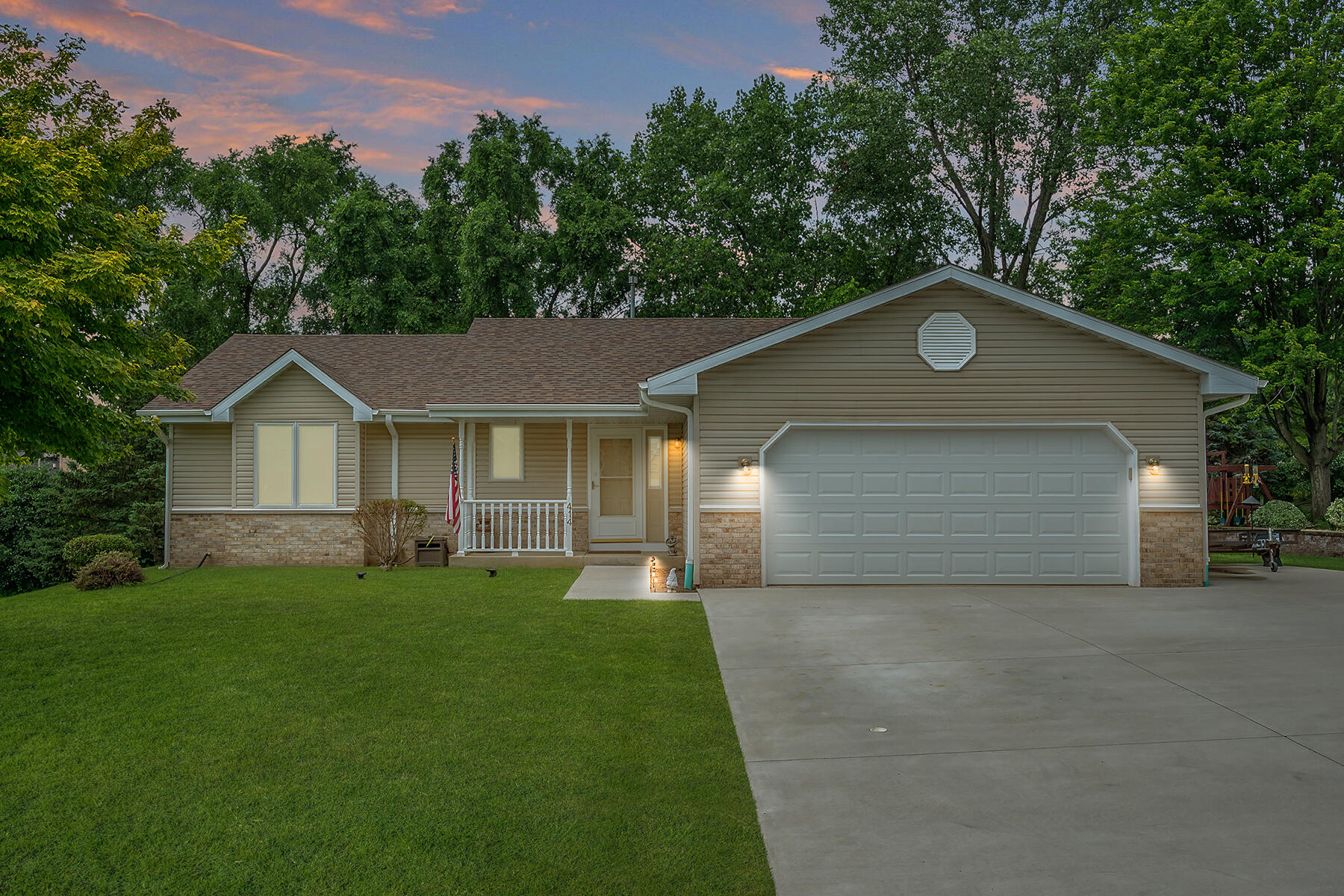 414 Red Coat Ct