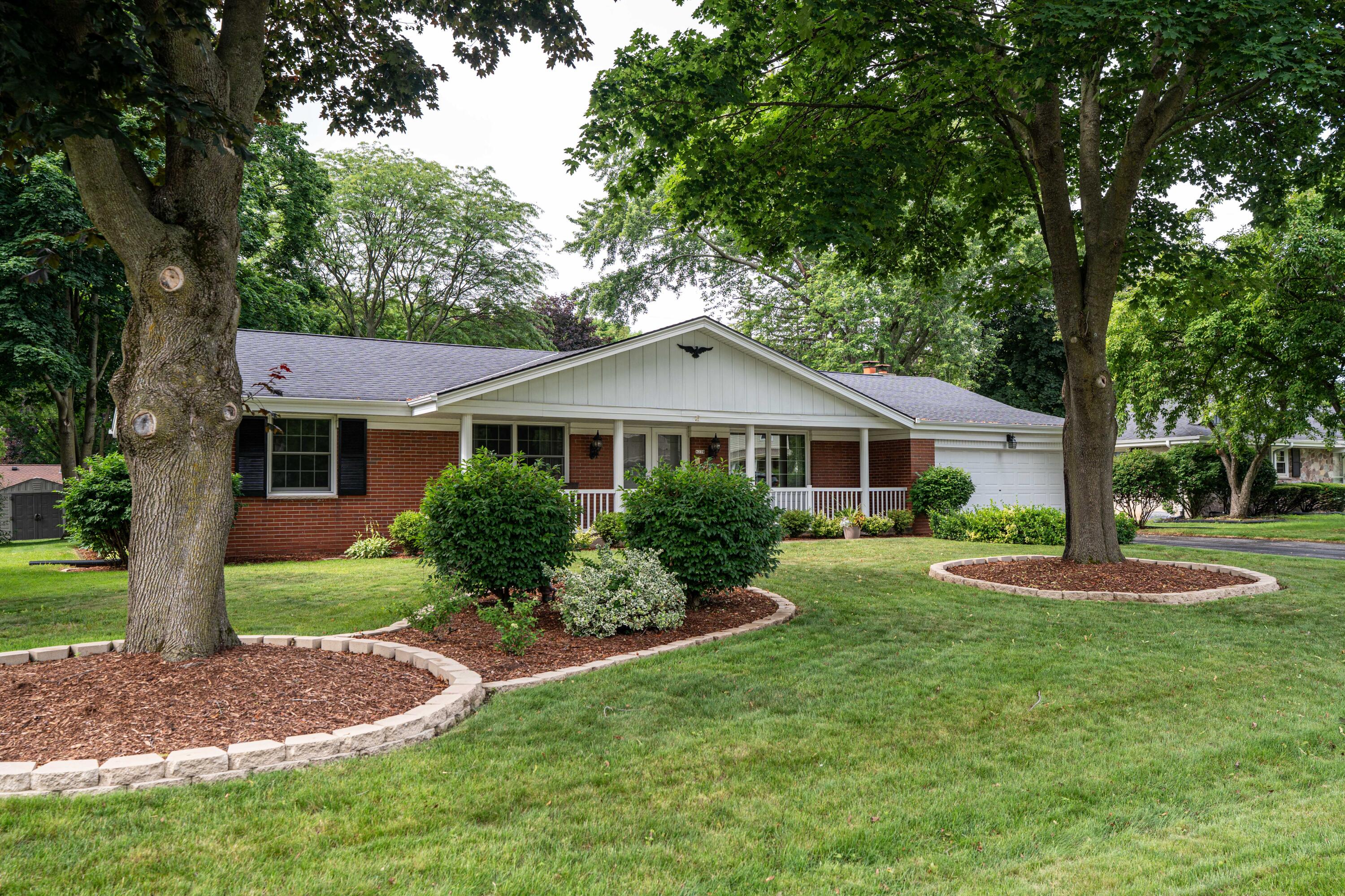 6239 W Carolann Dr