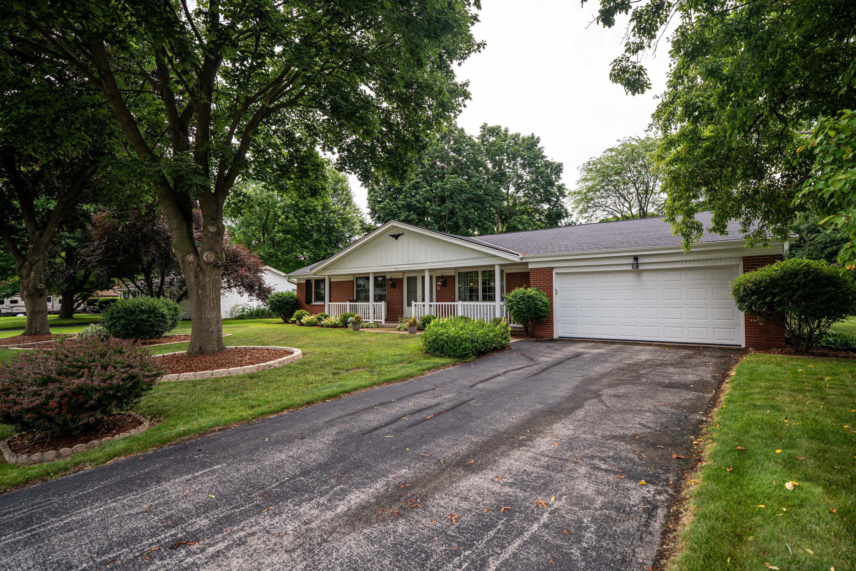 6239 W Carolann Dr