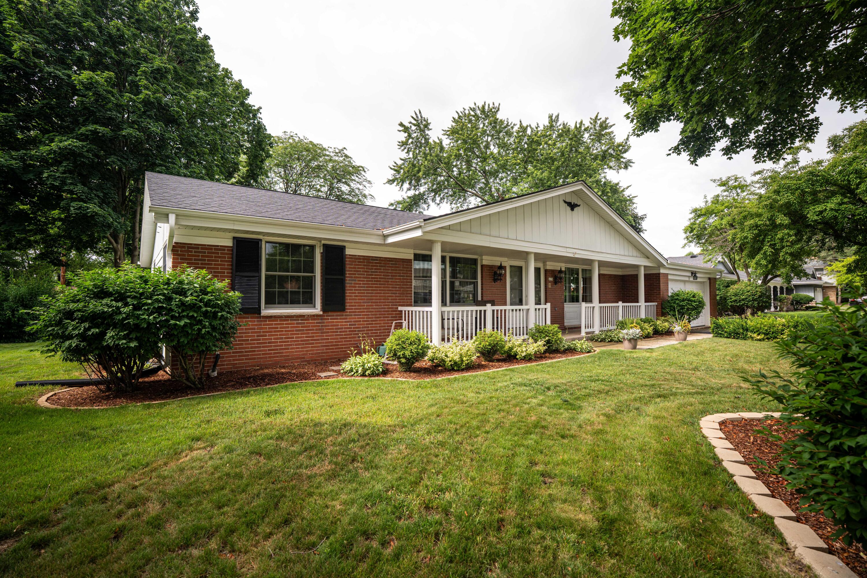 6239 W Carolann Dr