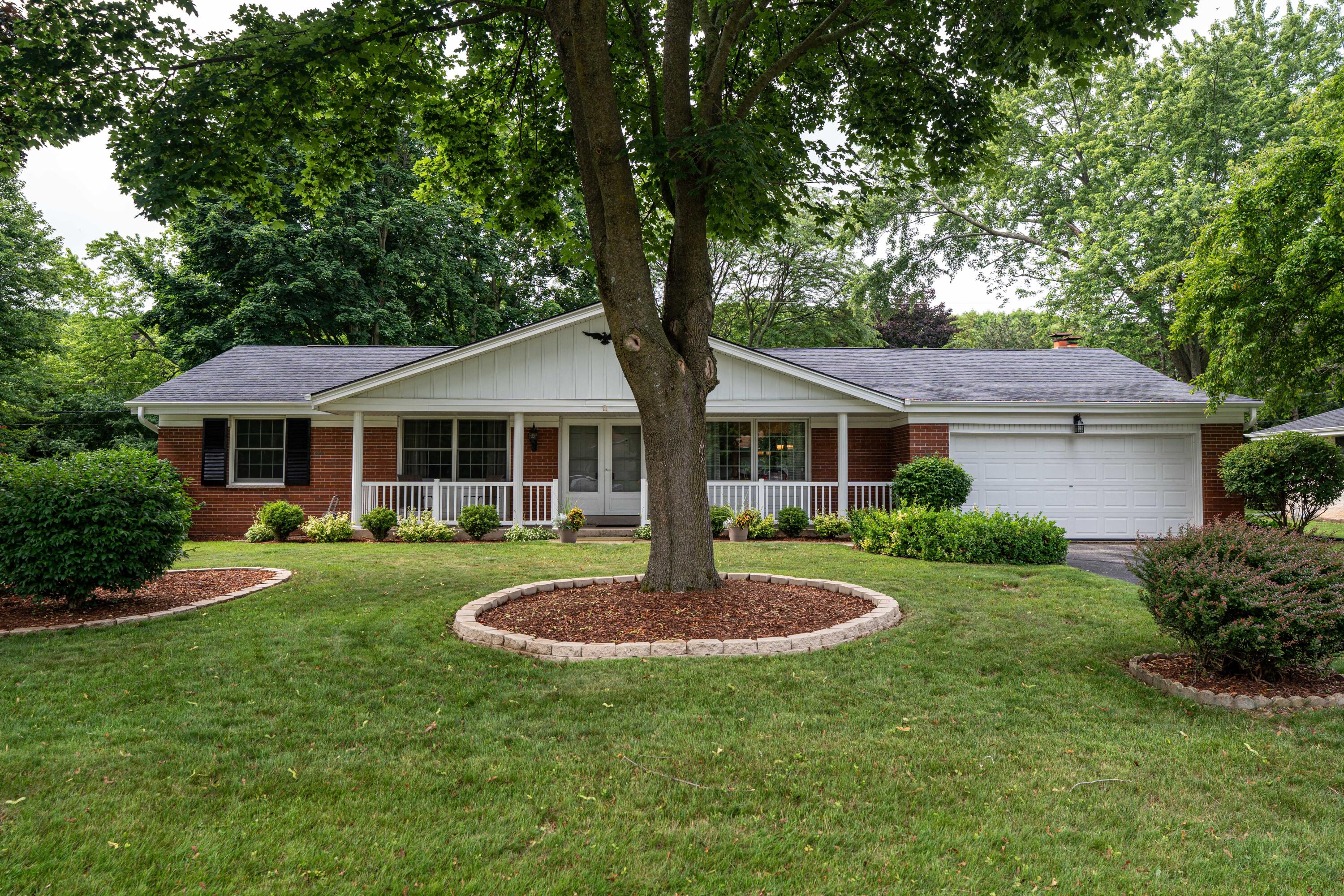 6239 W Carolann Dr