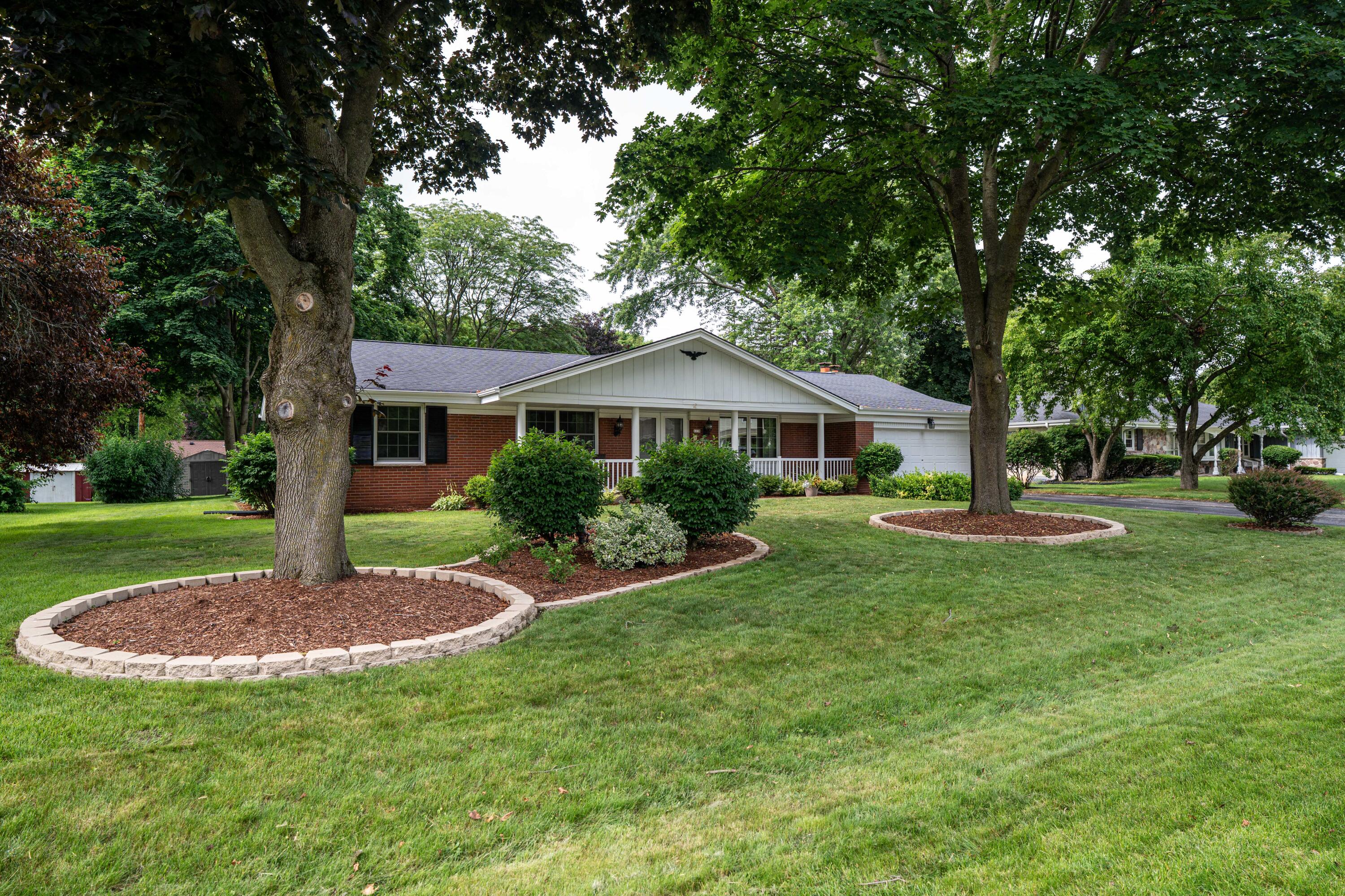 6239 W Carolann Dr
