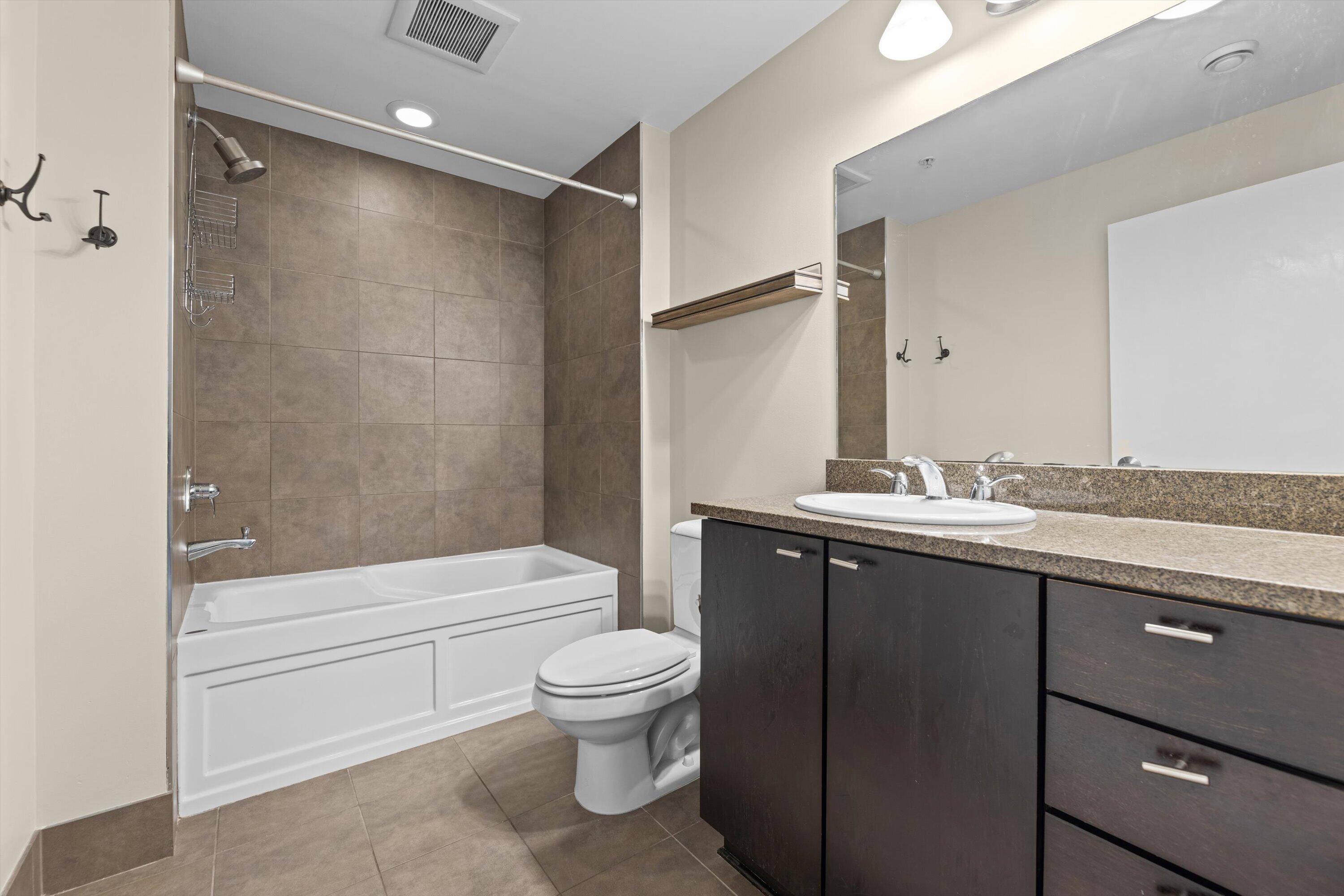 1902 N Commerce St Unit: 506