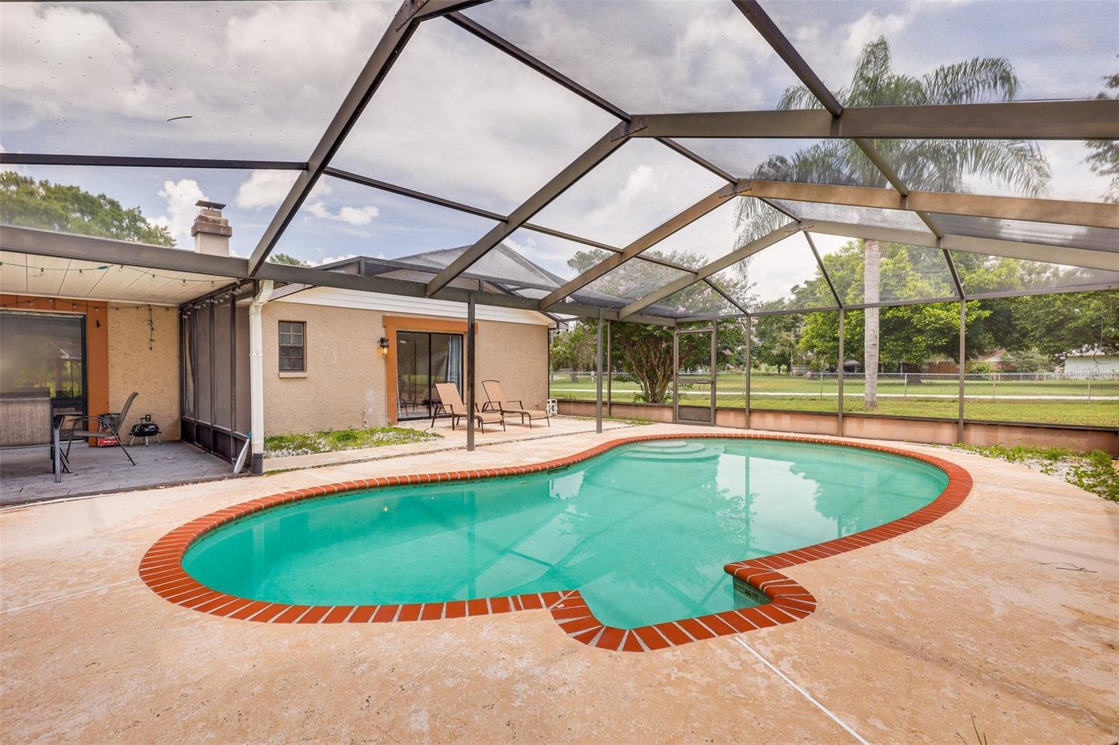 920 LAKEVIEW DR