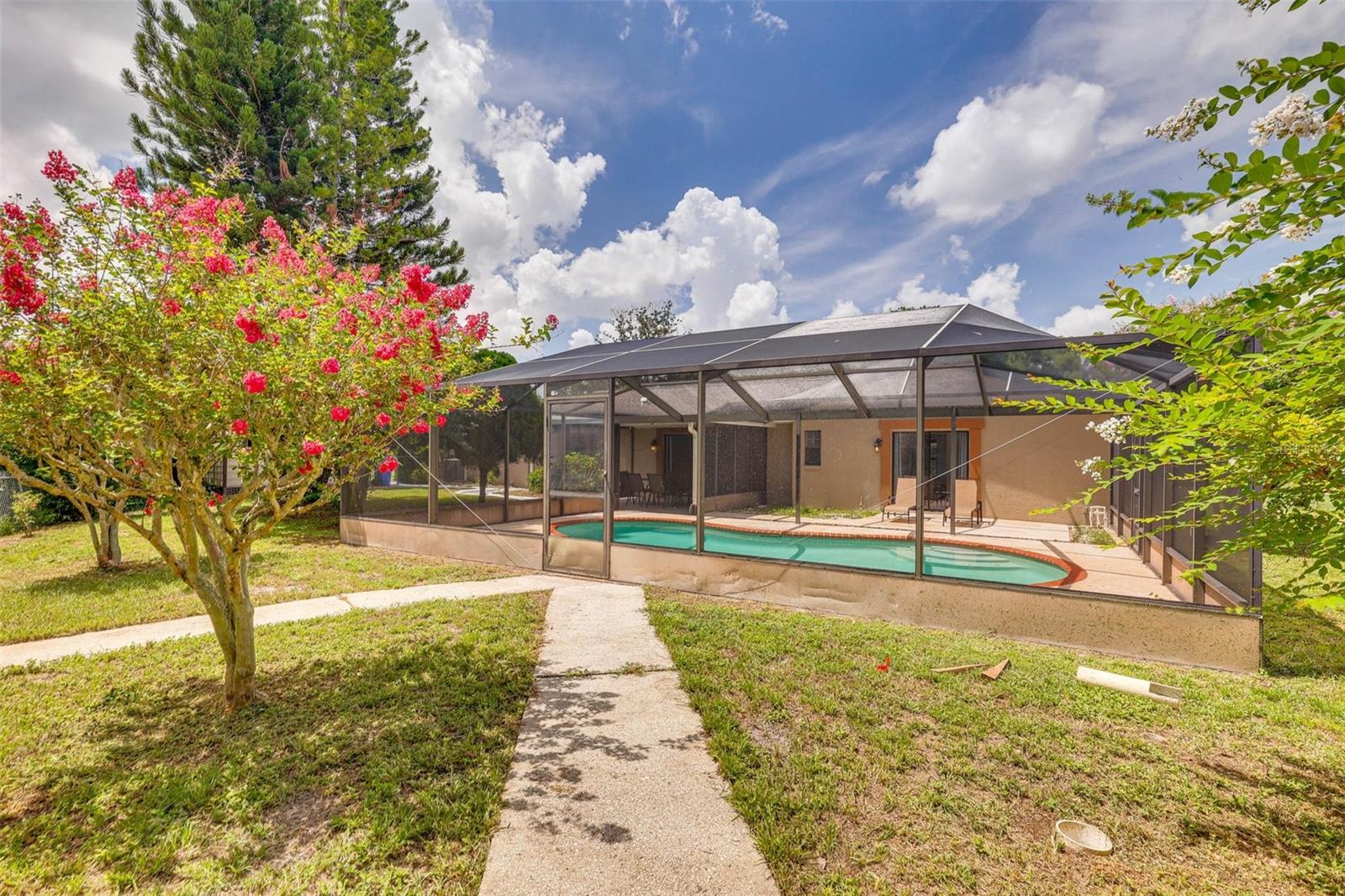 920 LAKEVIEW DR