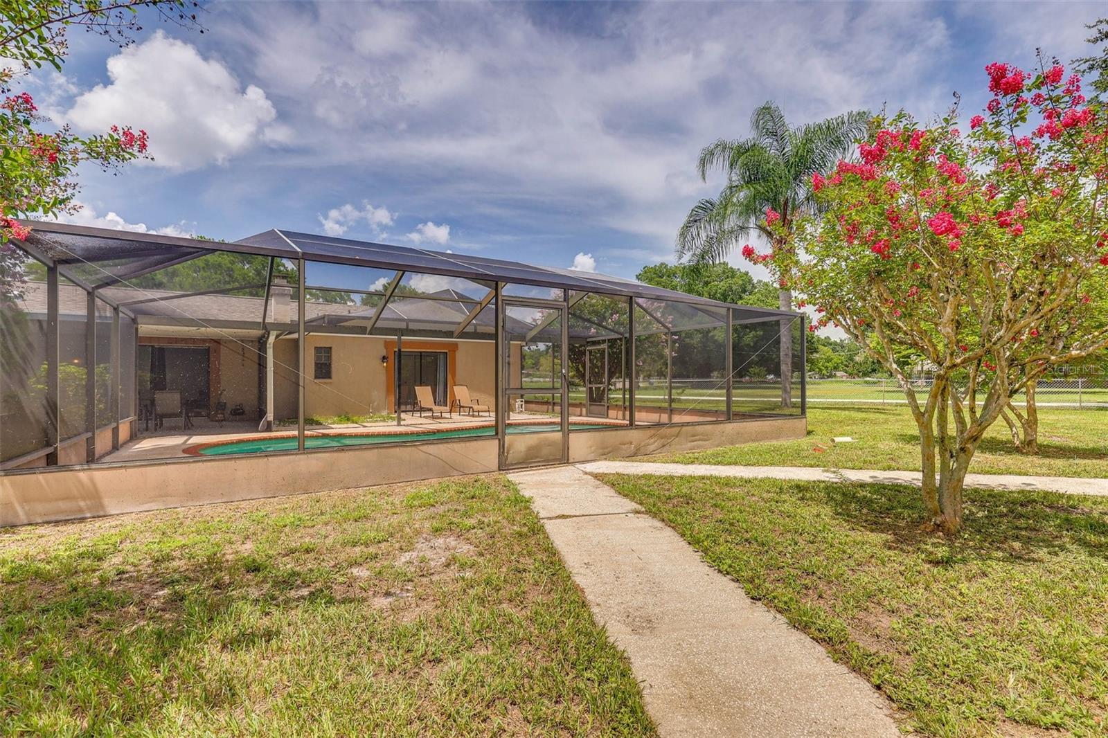 920 LAKEVIEW DR