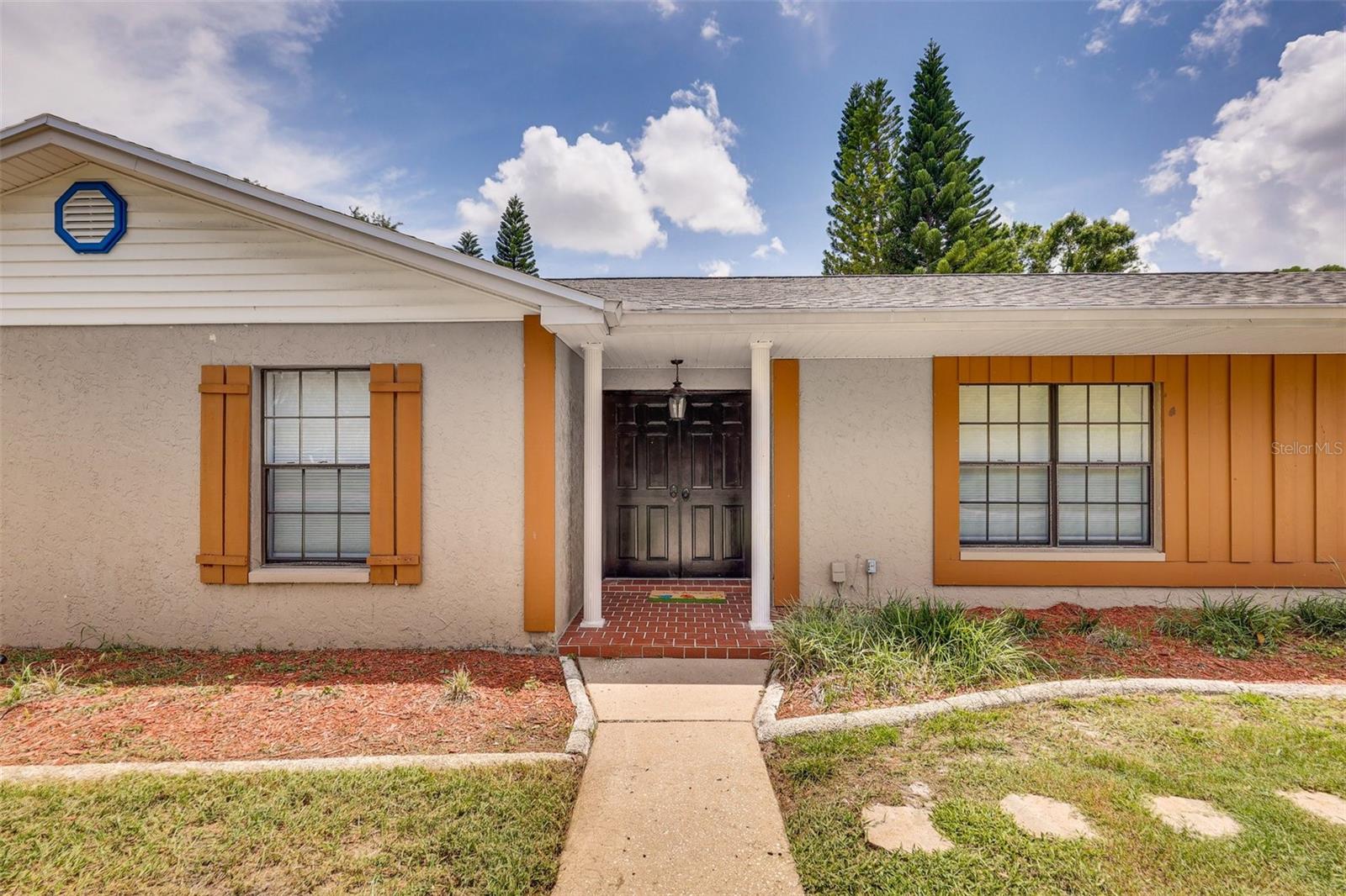 920 LAKEVIEW DR