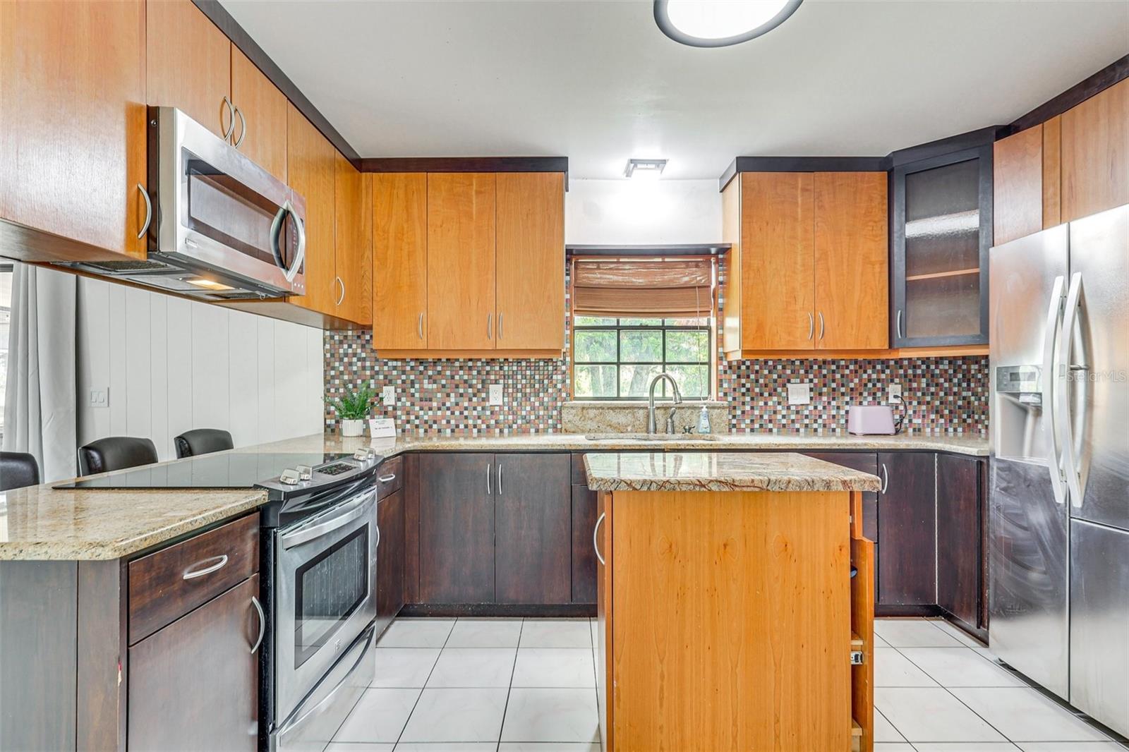 920 LAKEVIEW DR