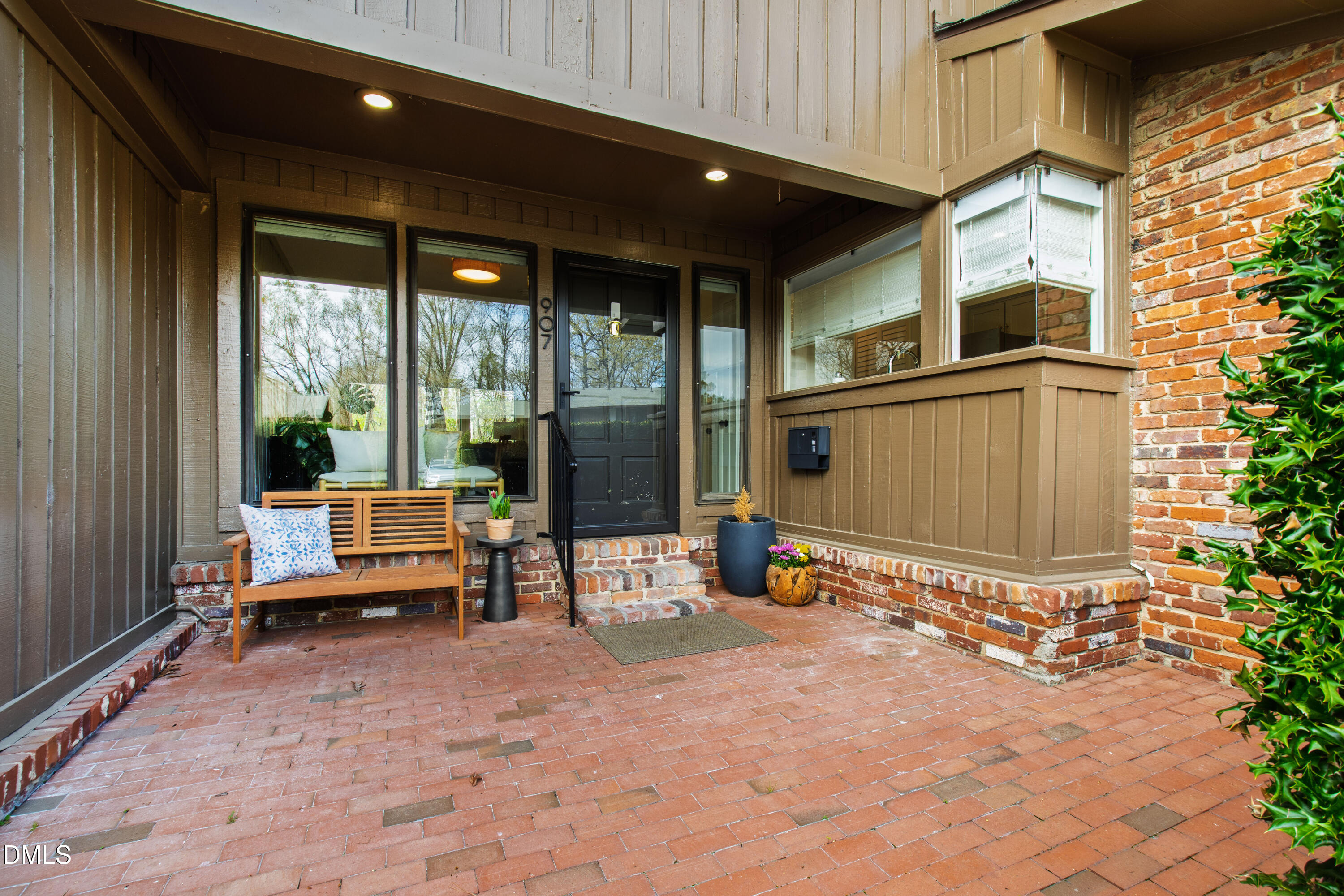907 Oak Tree Drive