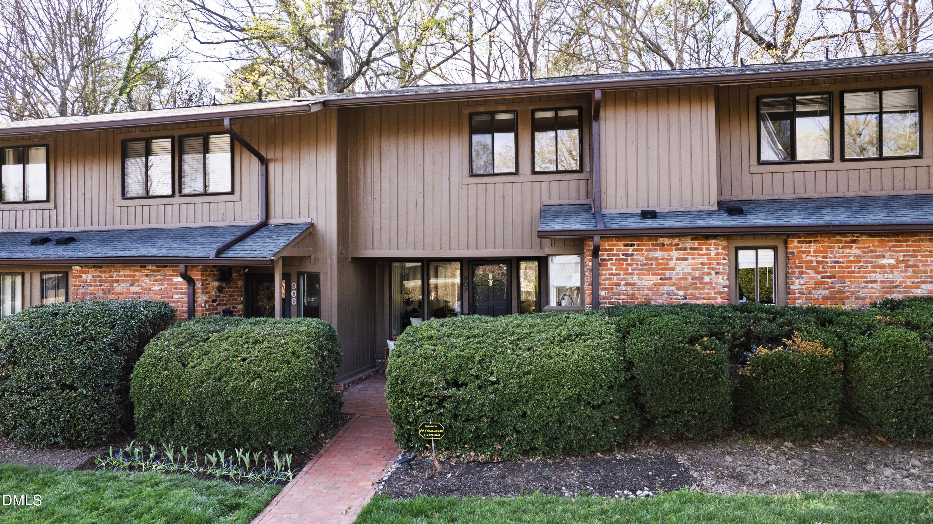 907 Oak Tree Drive