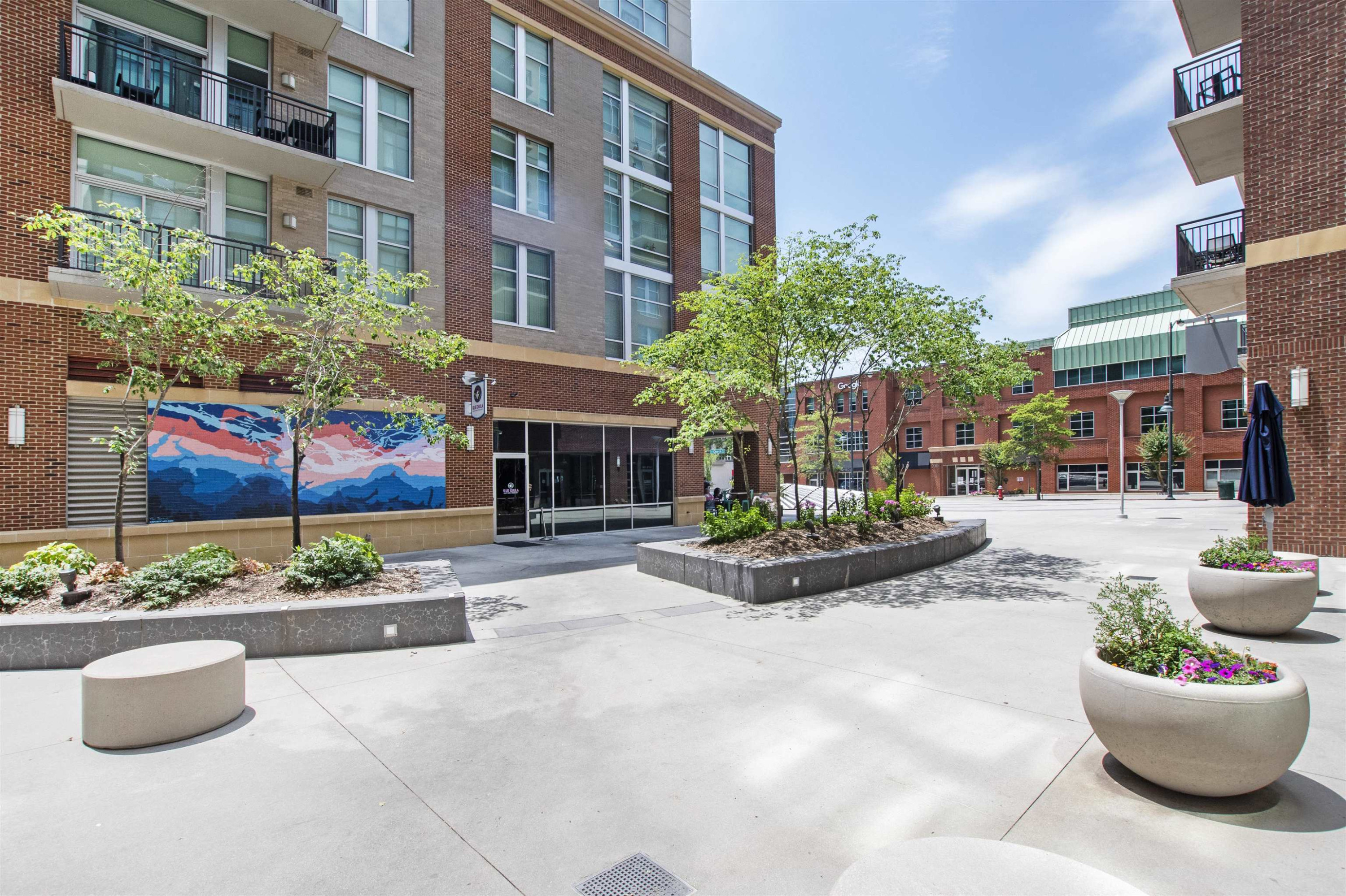 140 W Franklin Street # 406