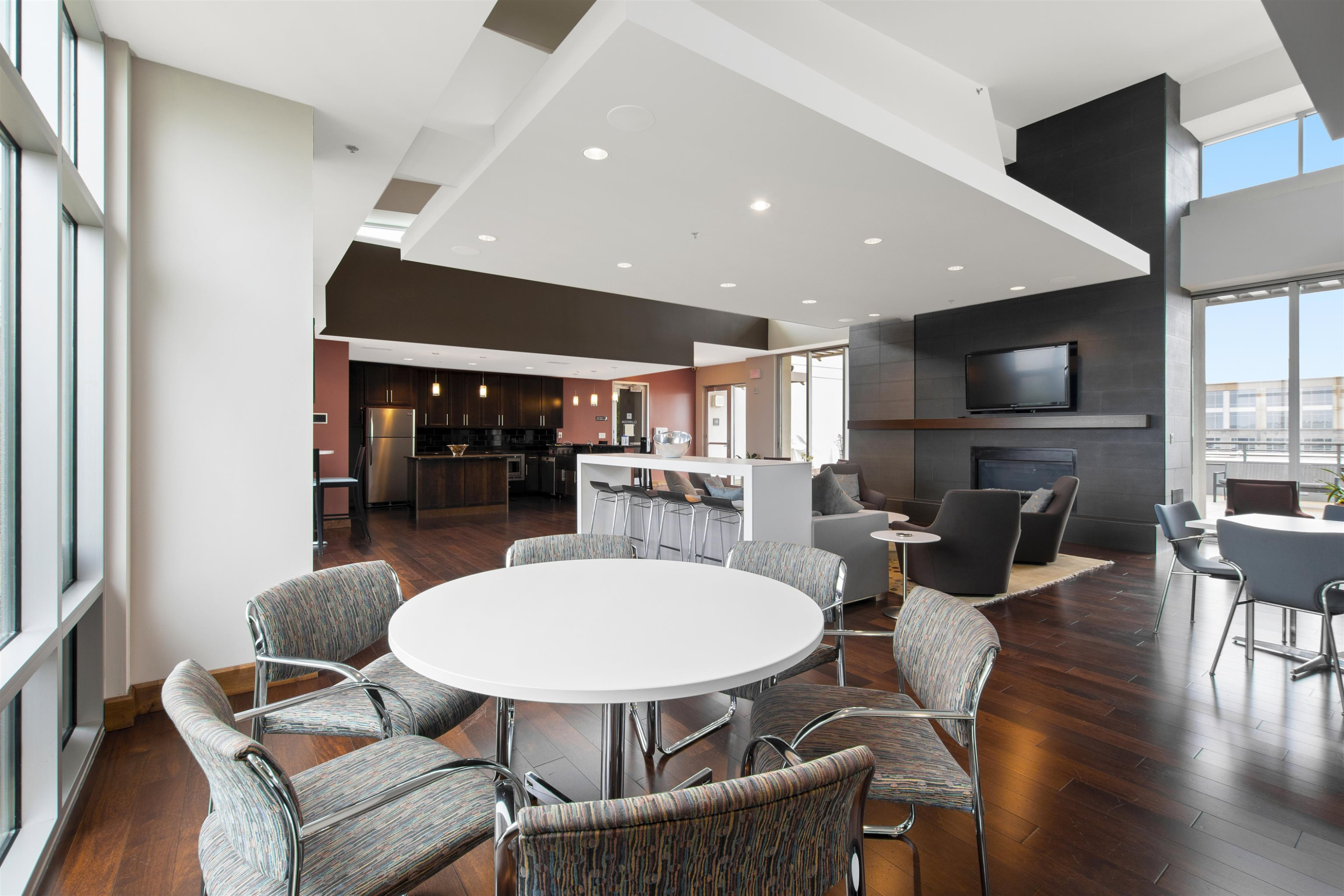 140 W Franklin Street # 406