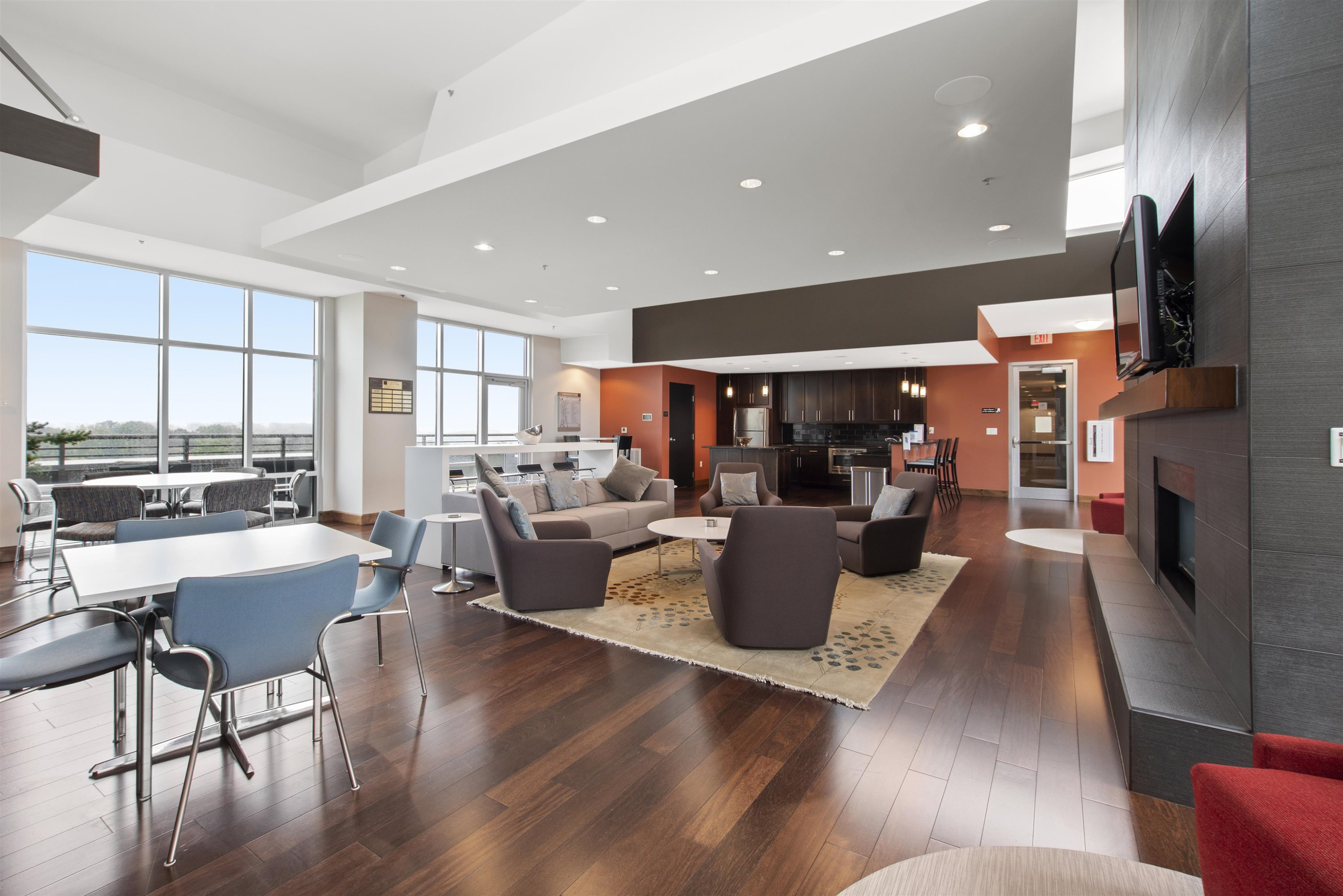 140 W Franklin Street # 406