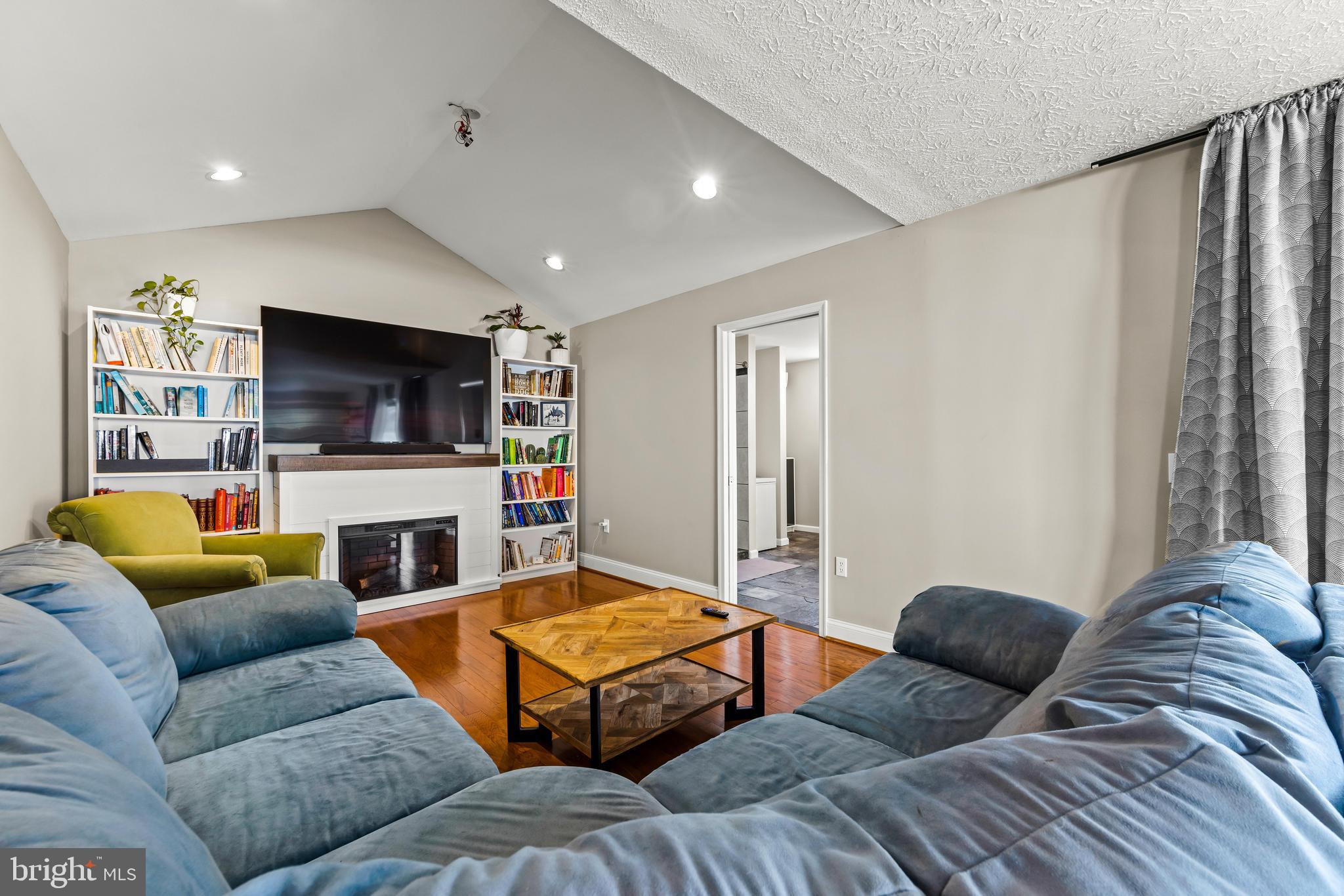 7946 COBBLER LANE