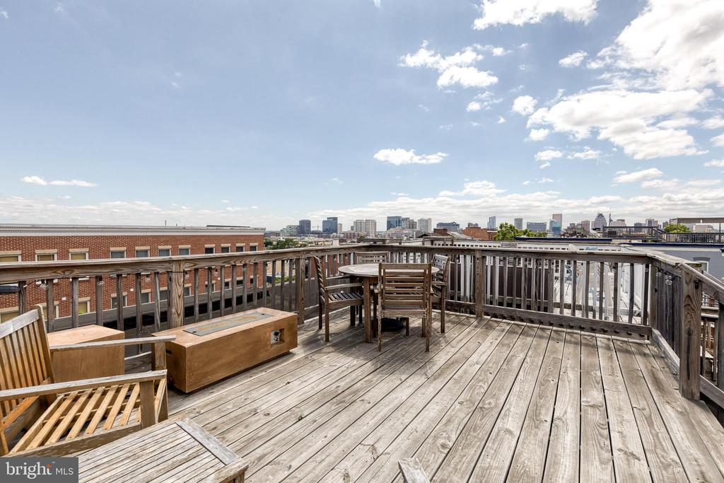 2104 E PRATT STREET